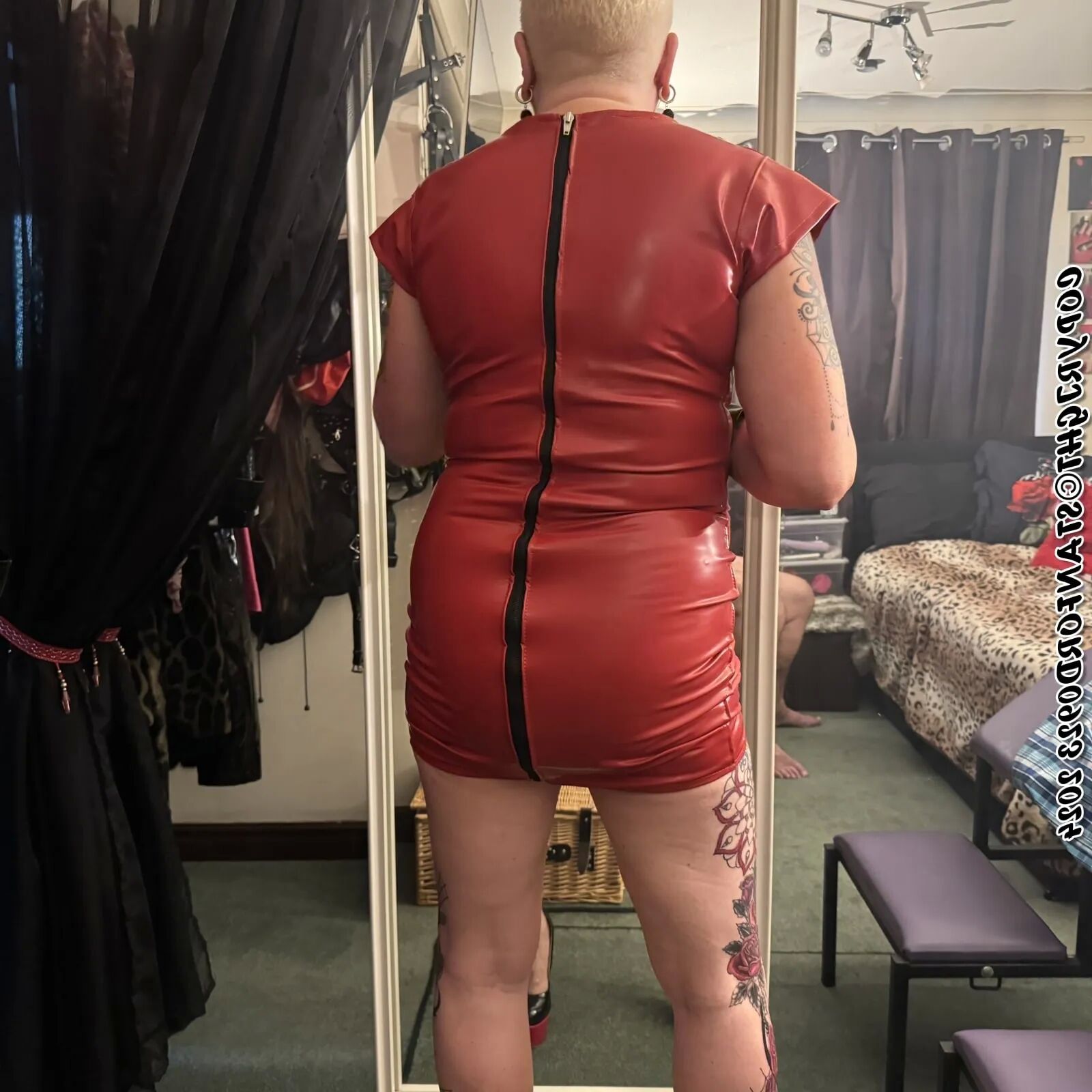 RUBBER WHORE SHIRLEY - 150 Pics