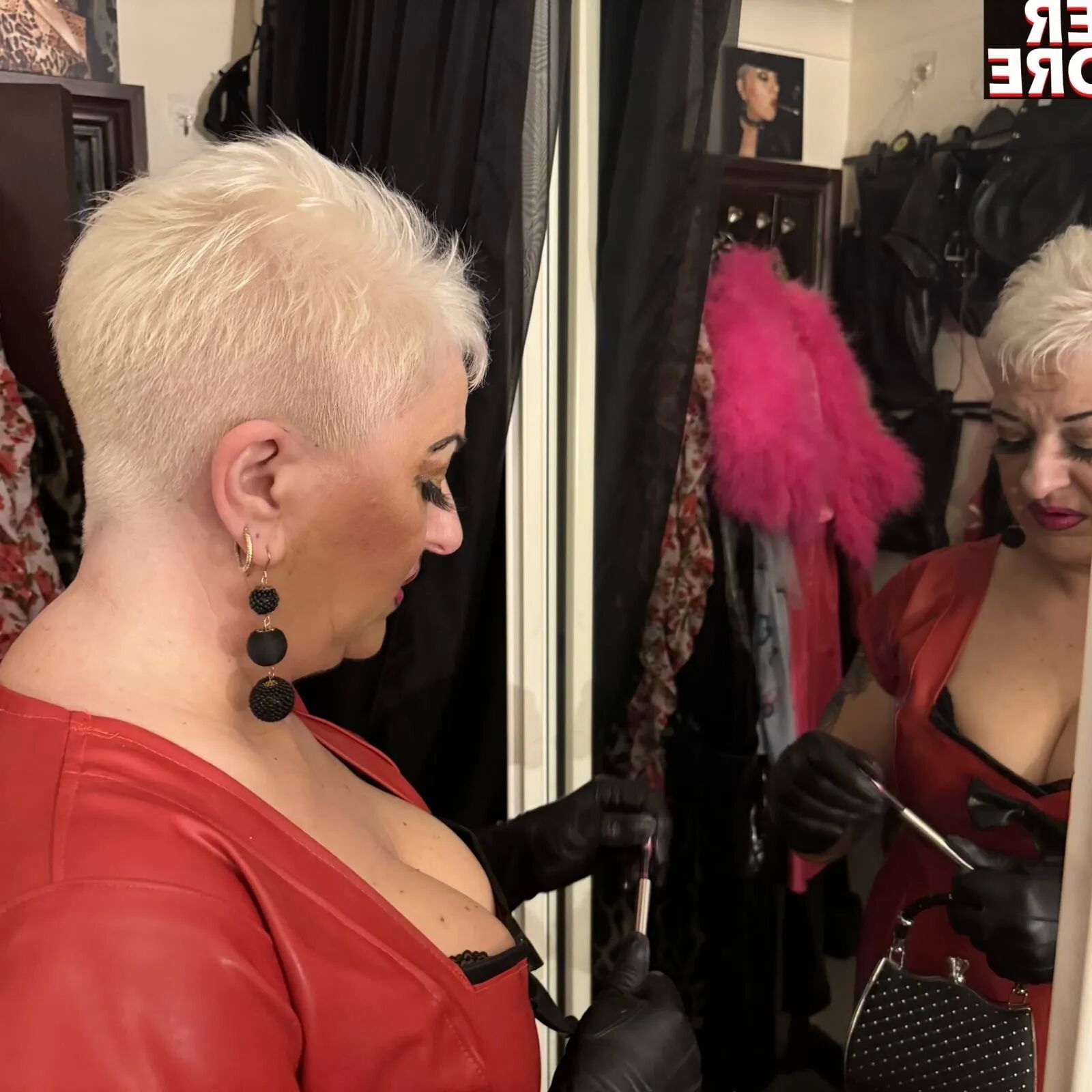 RUBBER WHORE SHIRLEY - 150 Pics