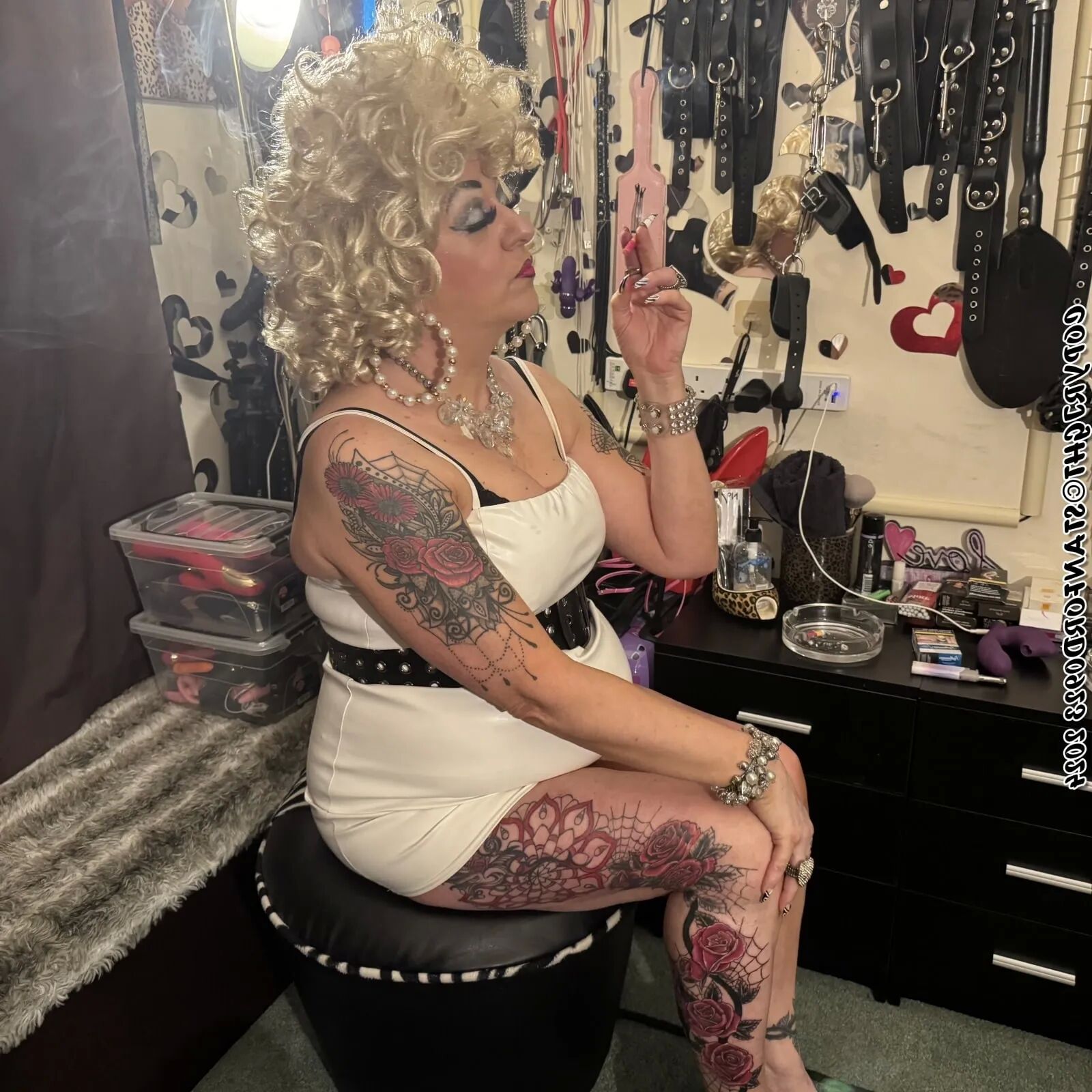 MOMS NEEDS SHIRLEY - 92 Pics