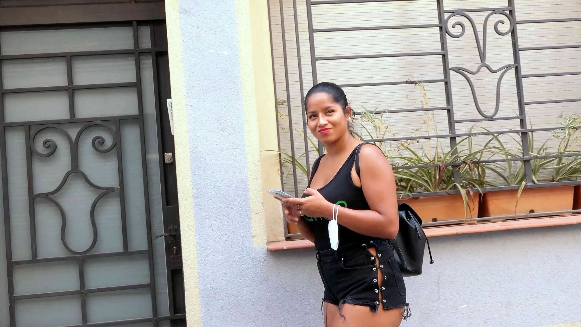 Curvy Latina Amy Amor with Big natural Tits and Butt - 12 Pics