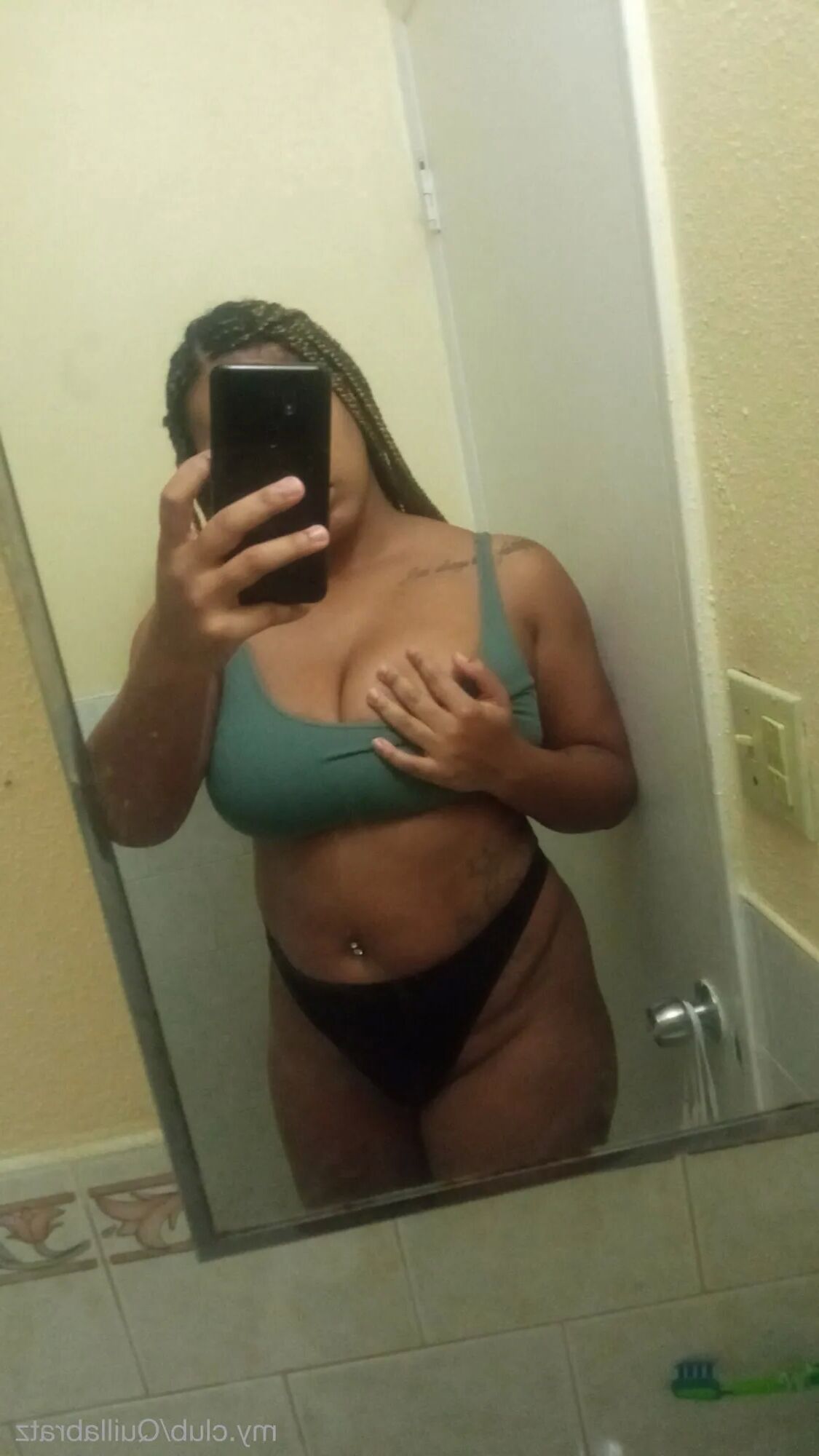 Quillabratzz Free Photos - 5 Pics