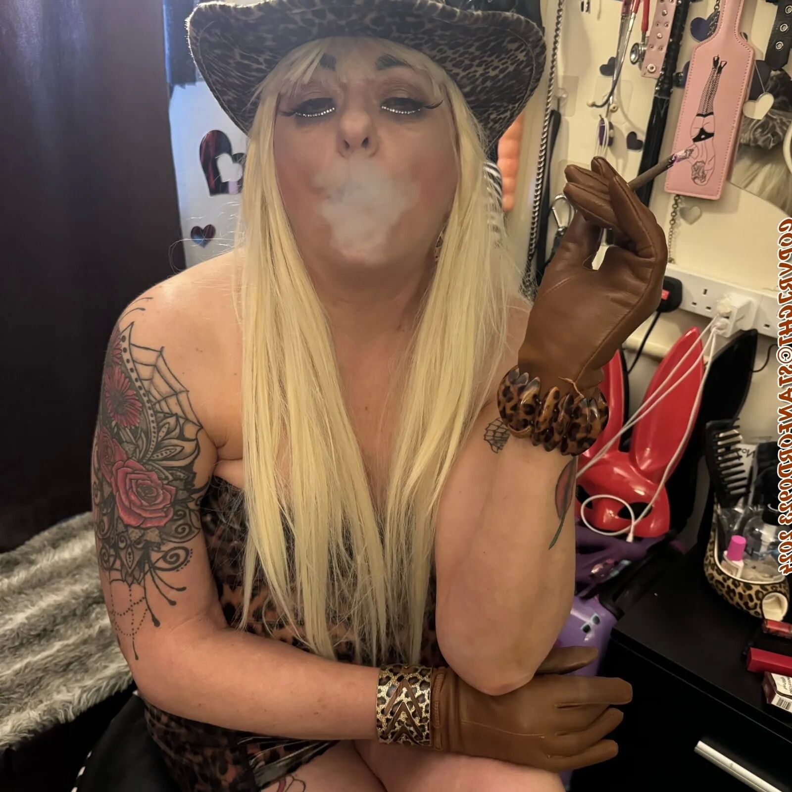 LET OTHER MEN FUCK HER - 97 Pics