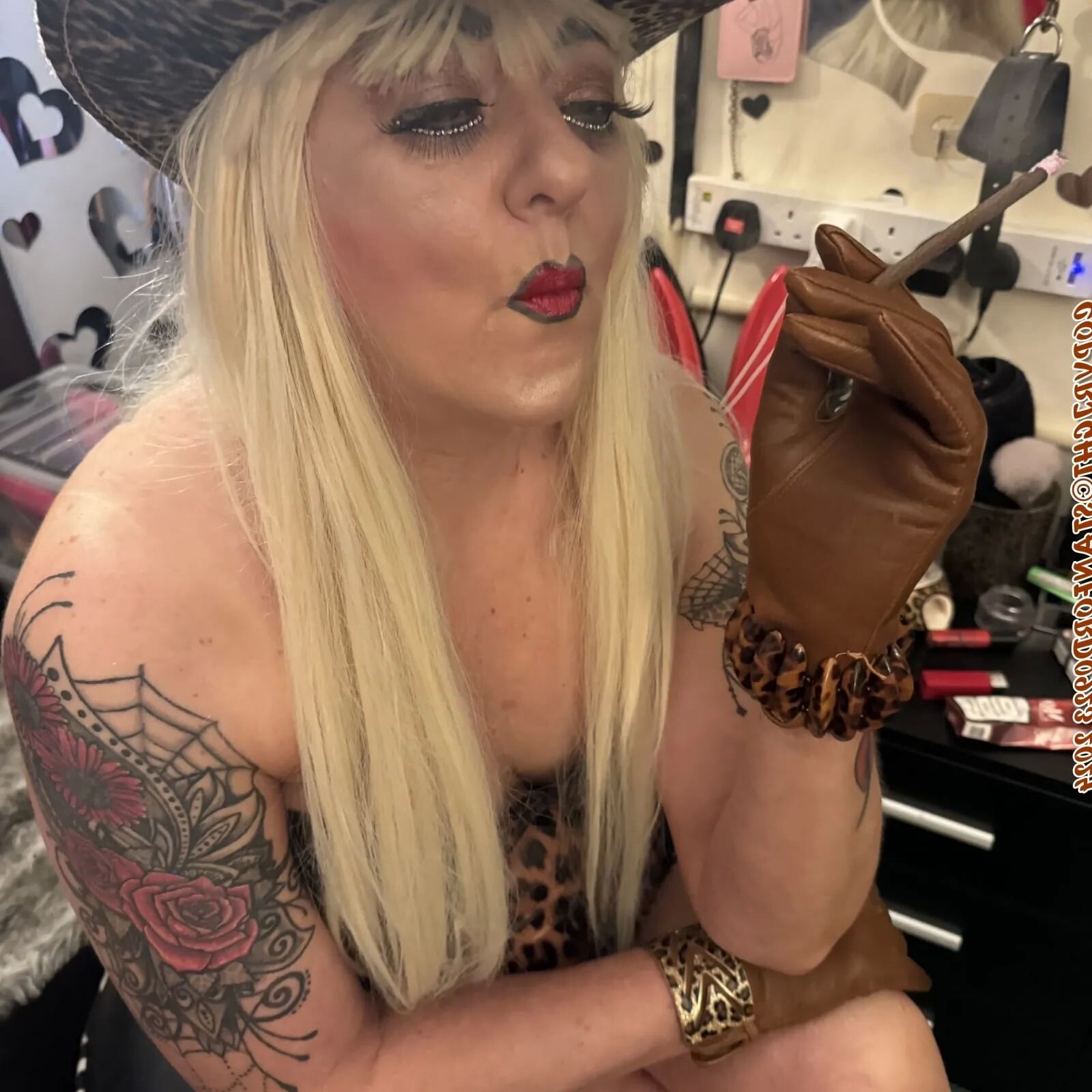 LET OTHER MEN FUCK HER - 97 Pics