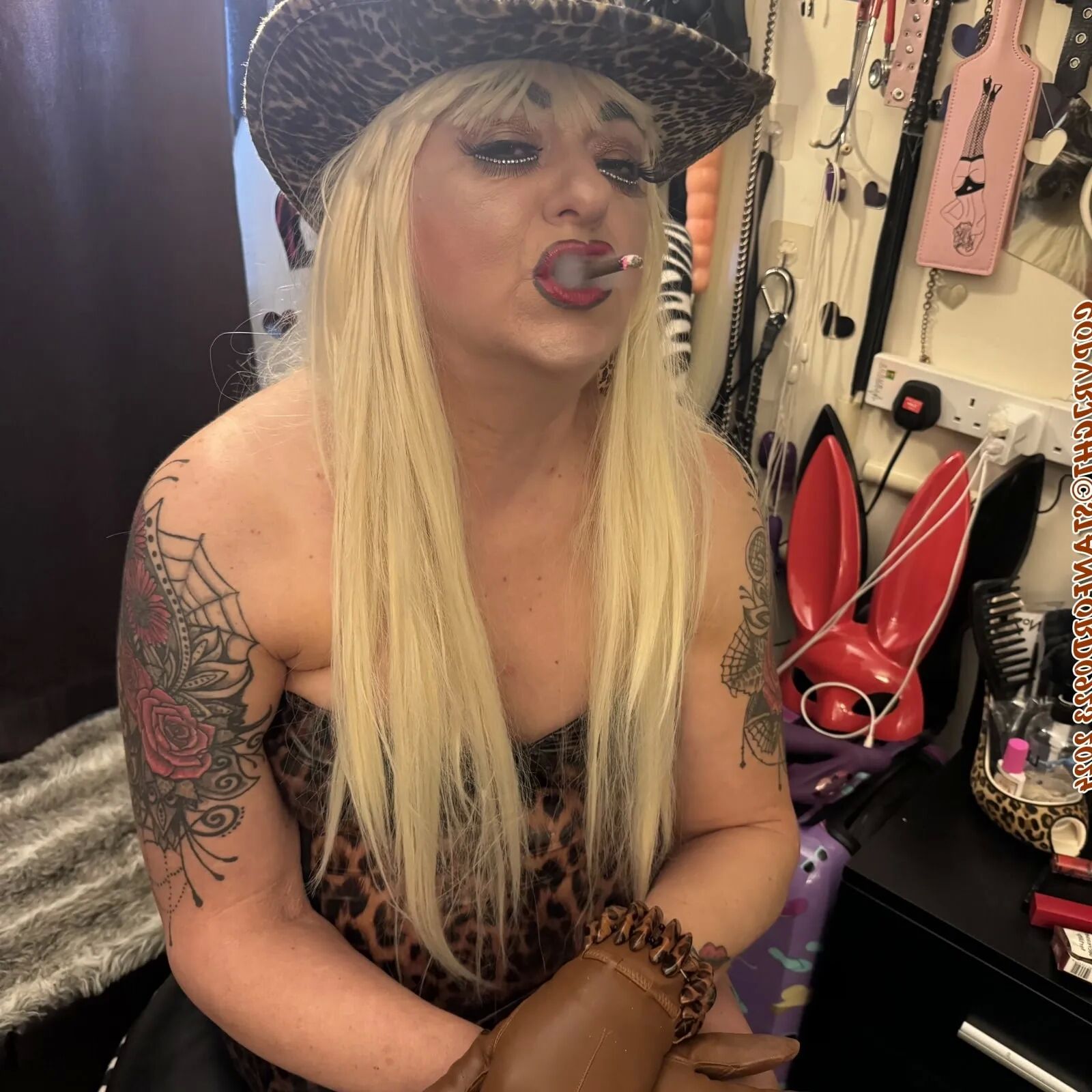LET OTHER MEN FUCK HER - 97 Pics