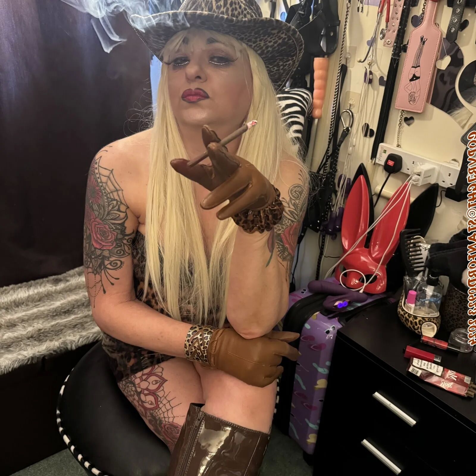 LET OTHER MEN FUCK HER - 97 Pics