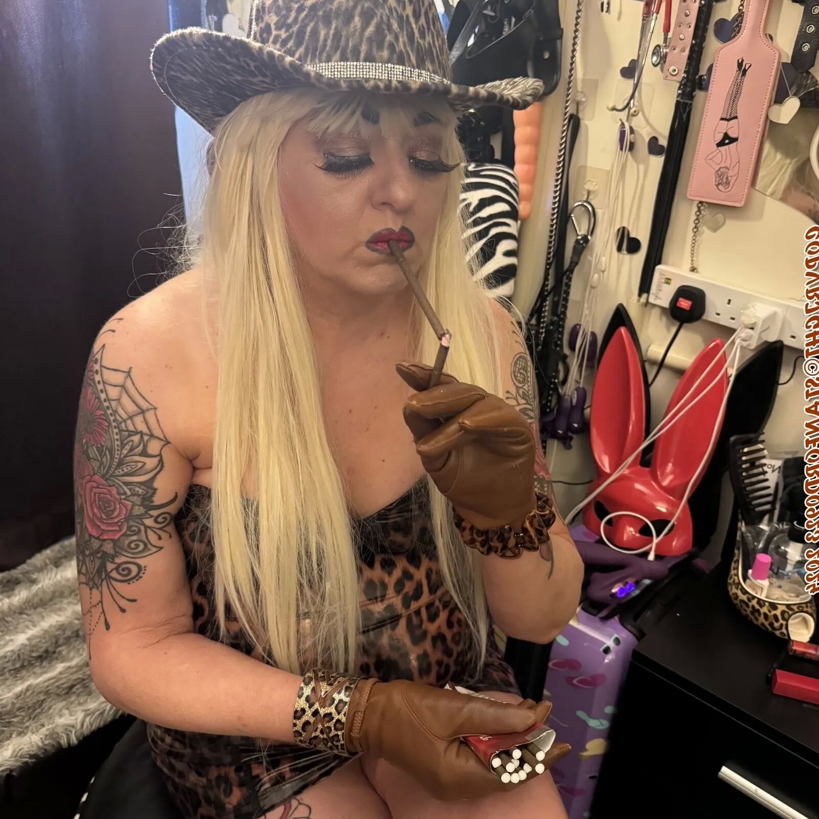 LET OTHER MEN FUCK HER - 97 Pics