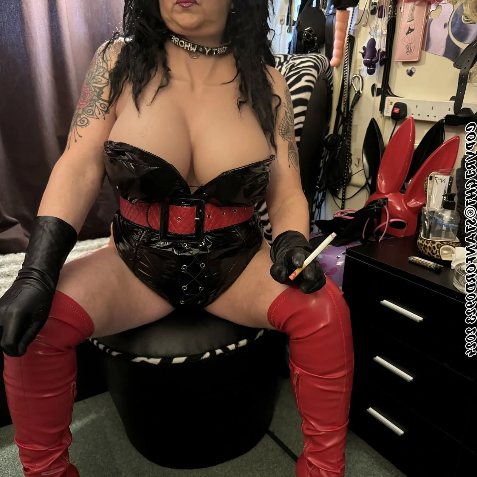 BIG BOOBS WITH STRAP ON - 173 Pics