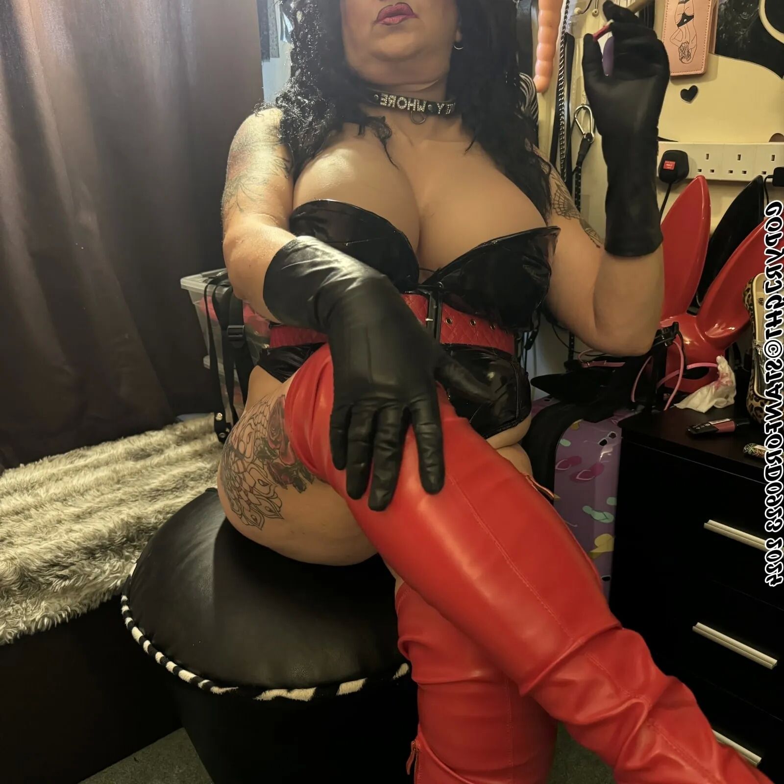 BIG BOOBS WITH STRAP ON - 173 Pics