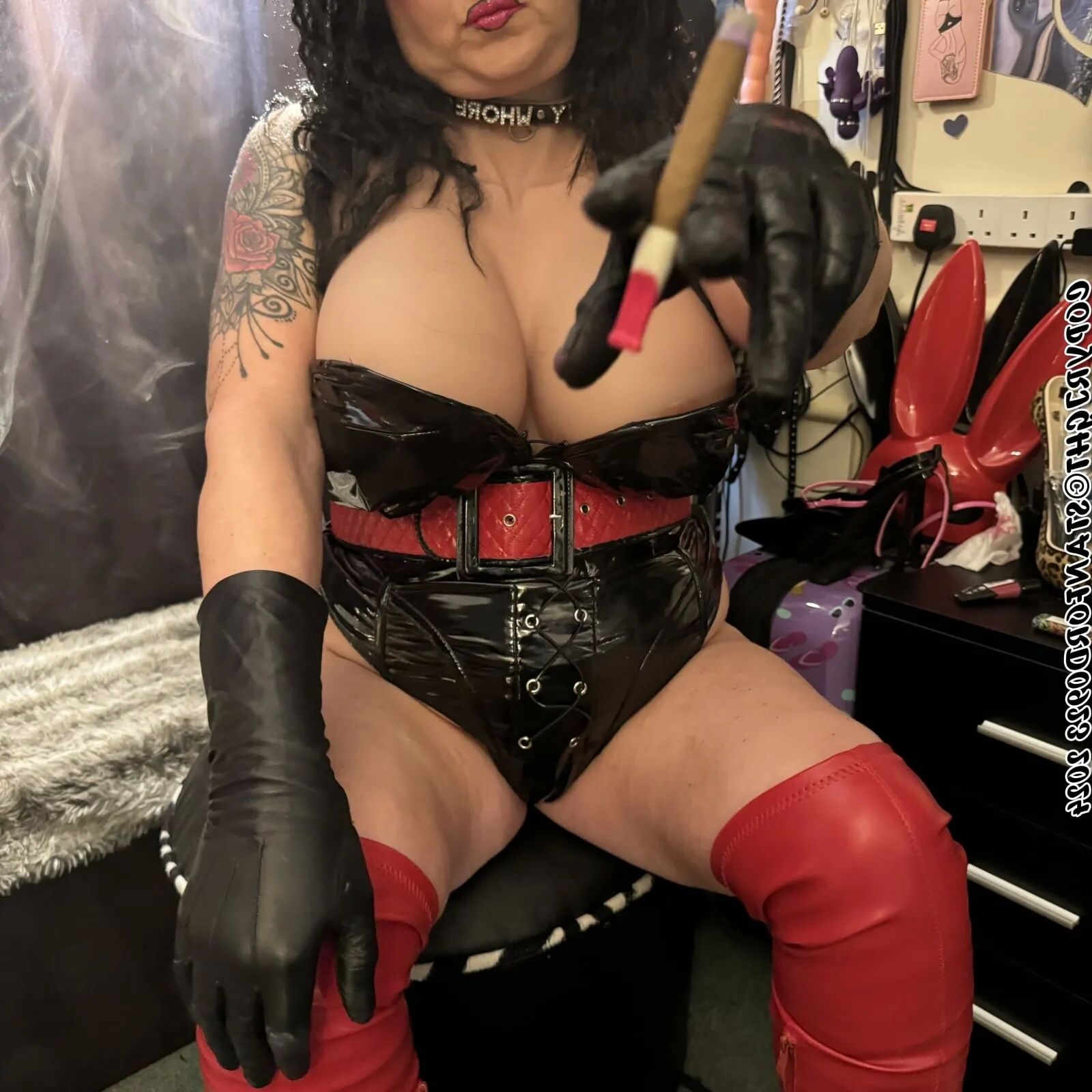 BIG BOOBS WITH STRAP ON - 173 Pics