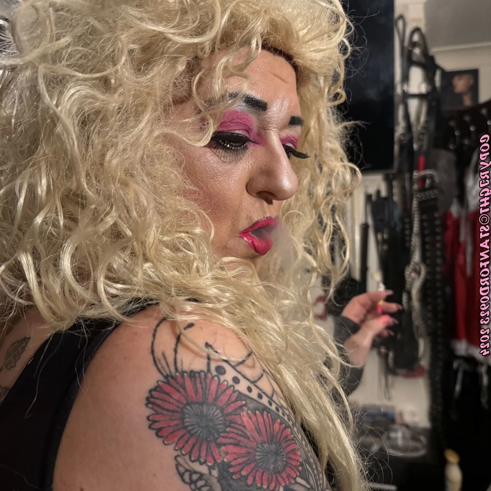 SMOKING GODDESS SHIRLEY - 200 Pics