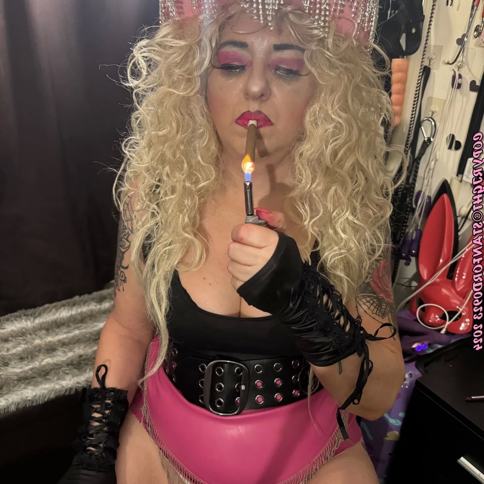 SMOKING GODDESS SHIRLEY - 200 Pics