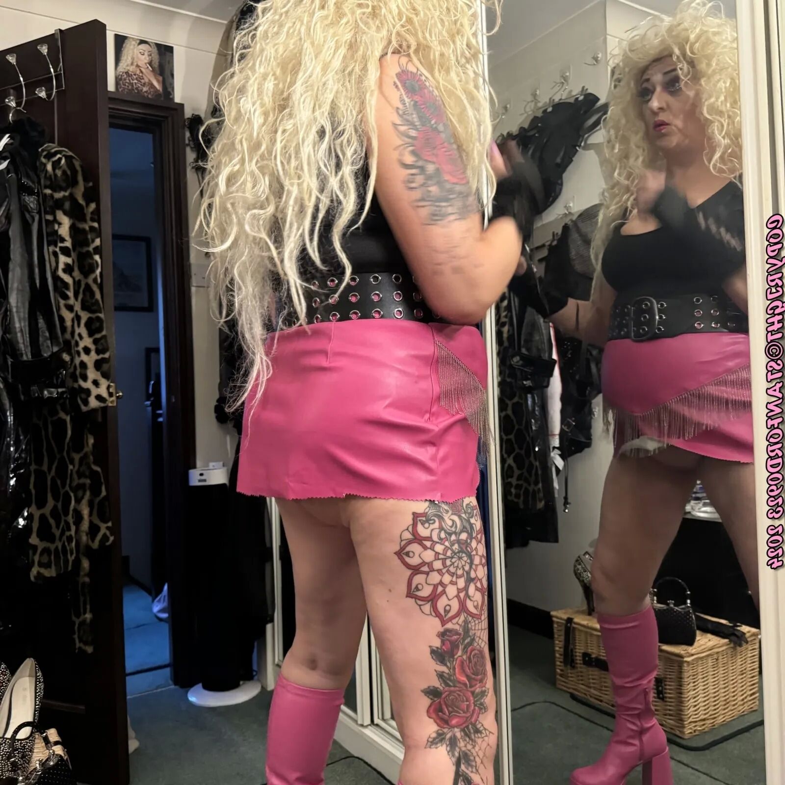 SMOKING GODDESS SHIRLEY - 200 Pics