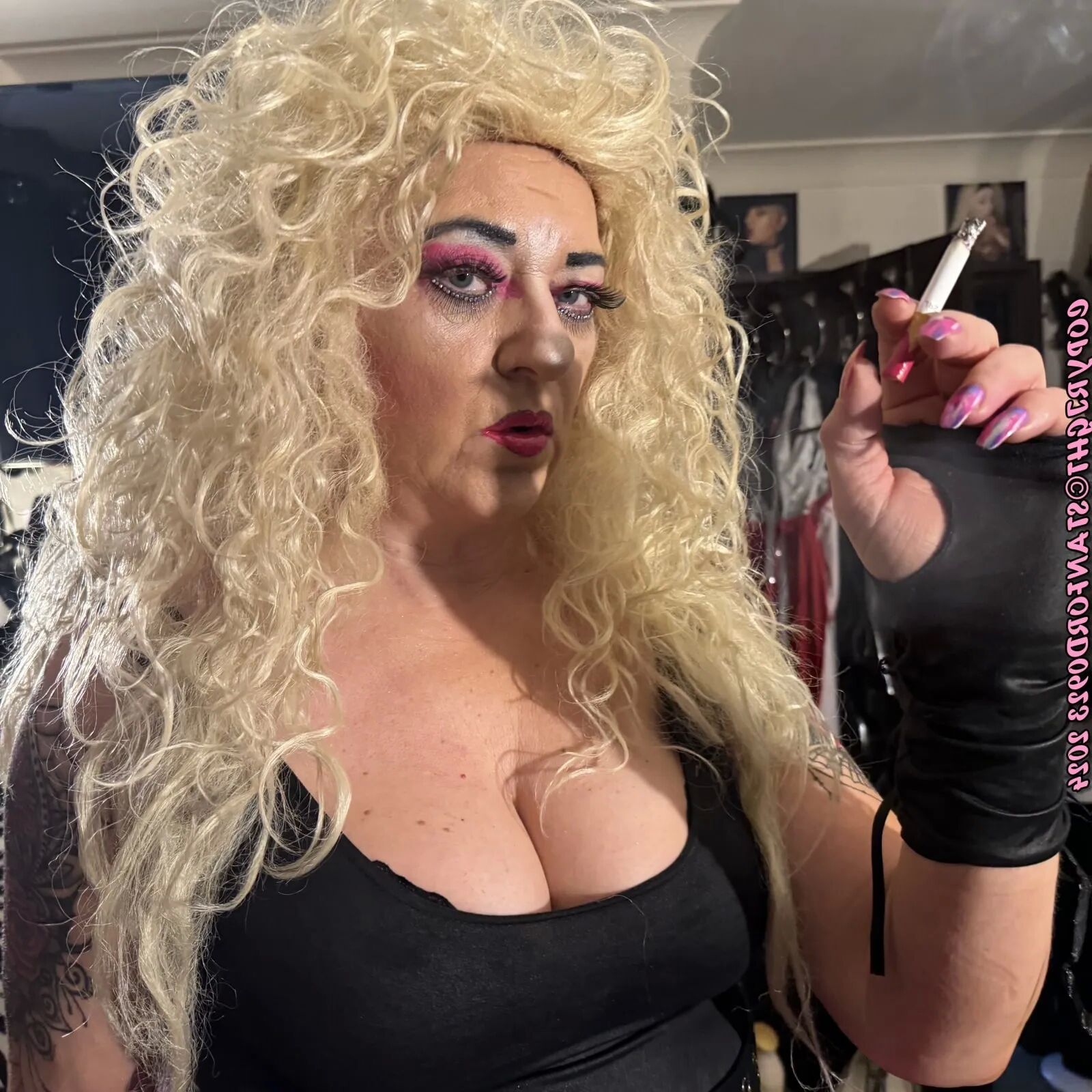 SMOKING GODDESS SHIRLEY - 200 Pics