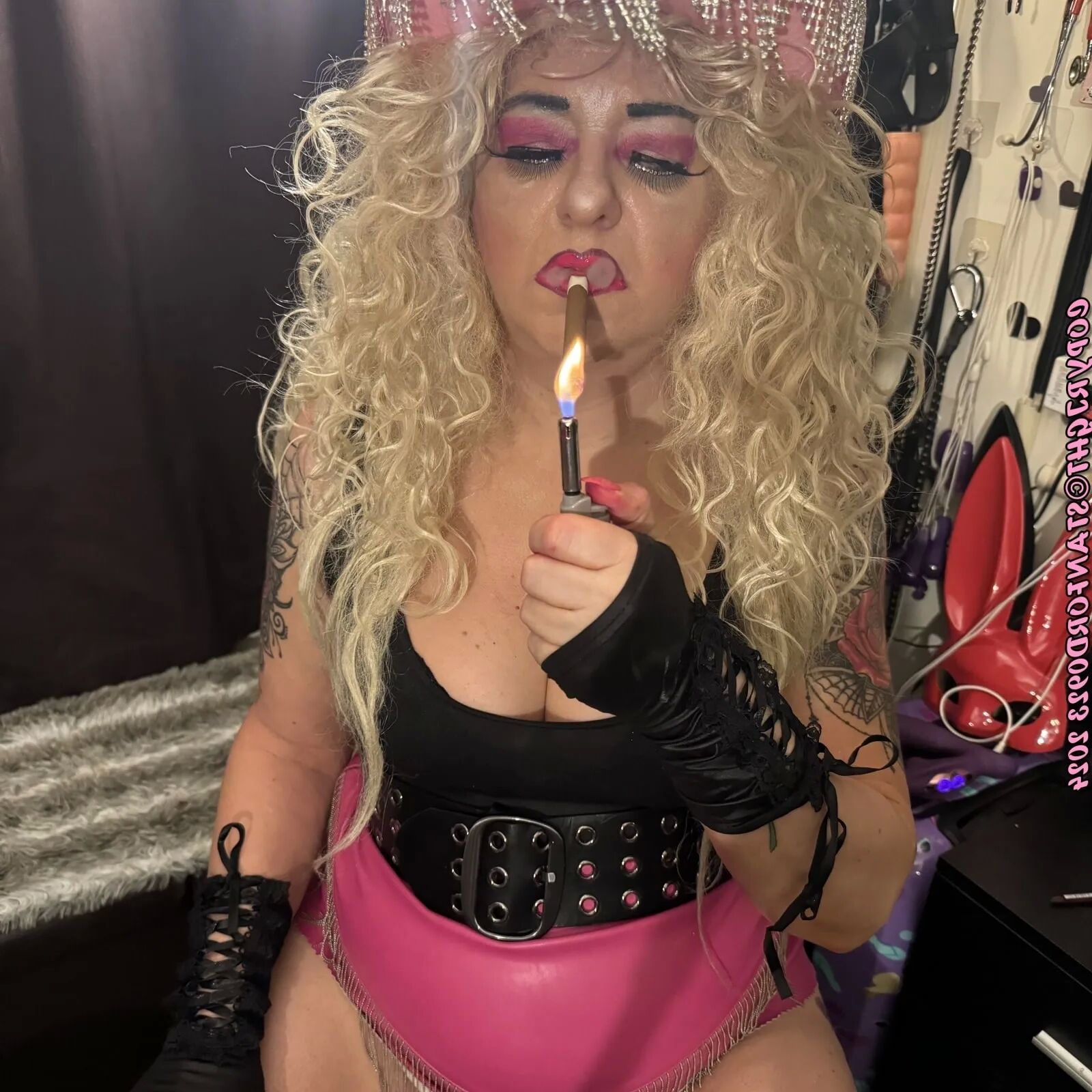 SMOKING GODDESS SHIRLEY - 200 Pics