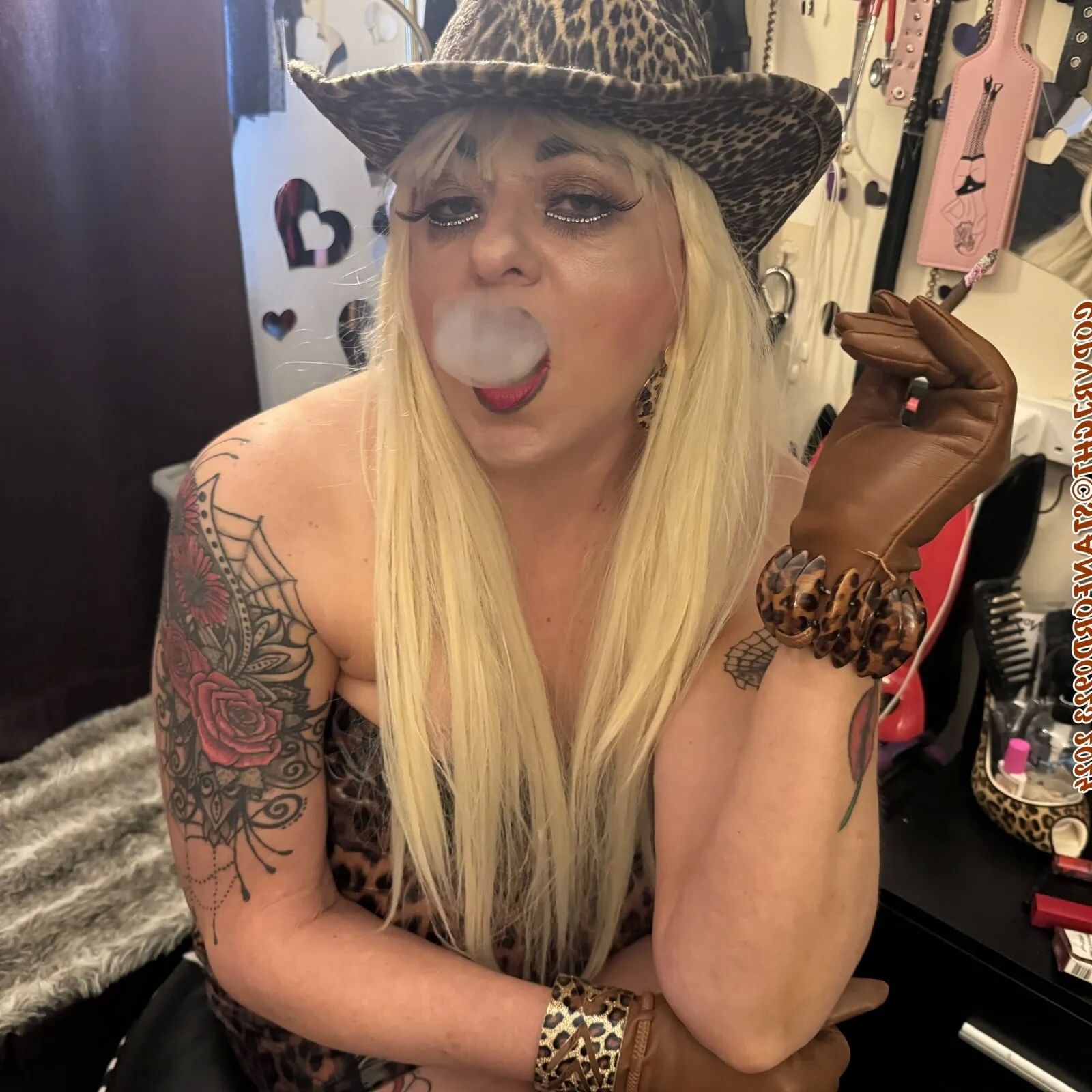 LET OTHER MEN FUCK SHIRLEY - 97 Pics