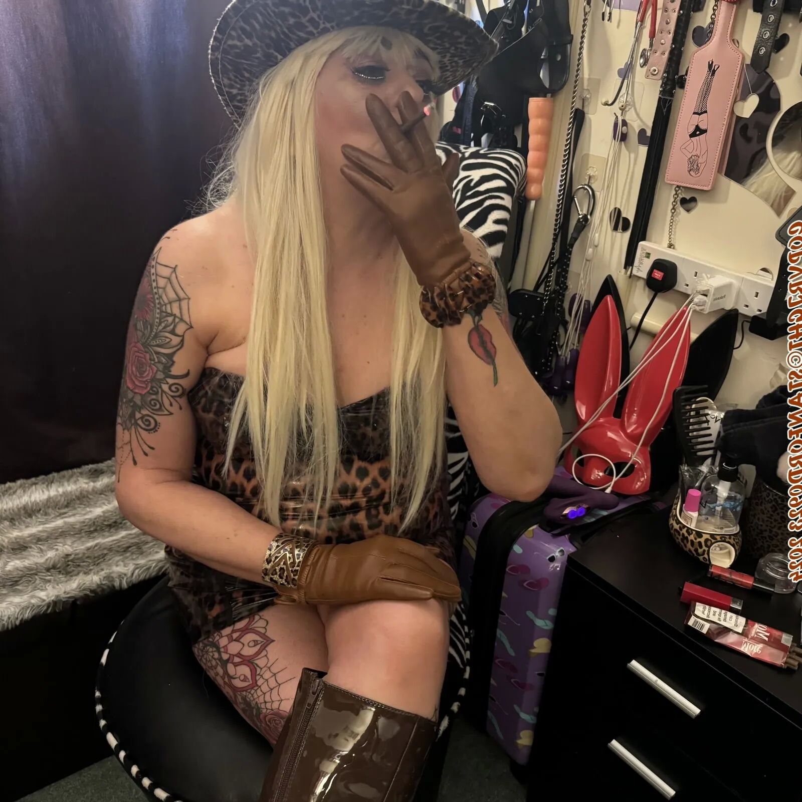 LET OTHER MEN FUCK SHIRLEY - 97 Pics