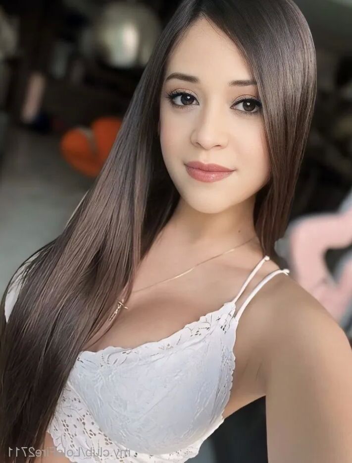 LolaFire2711 Free Photos - 8 Pics