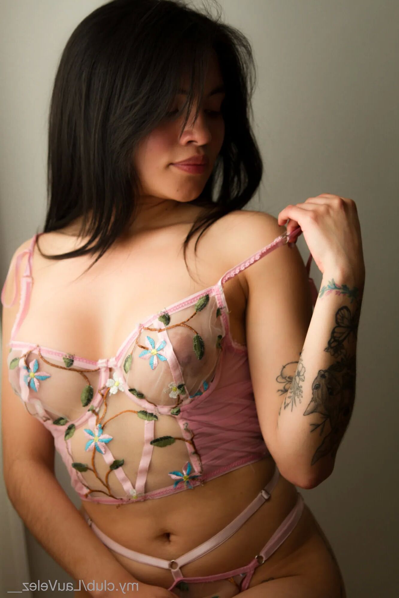 Lau Velez Free Photos - 8 Pics
