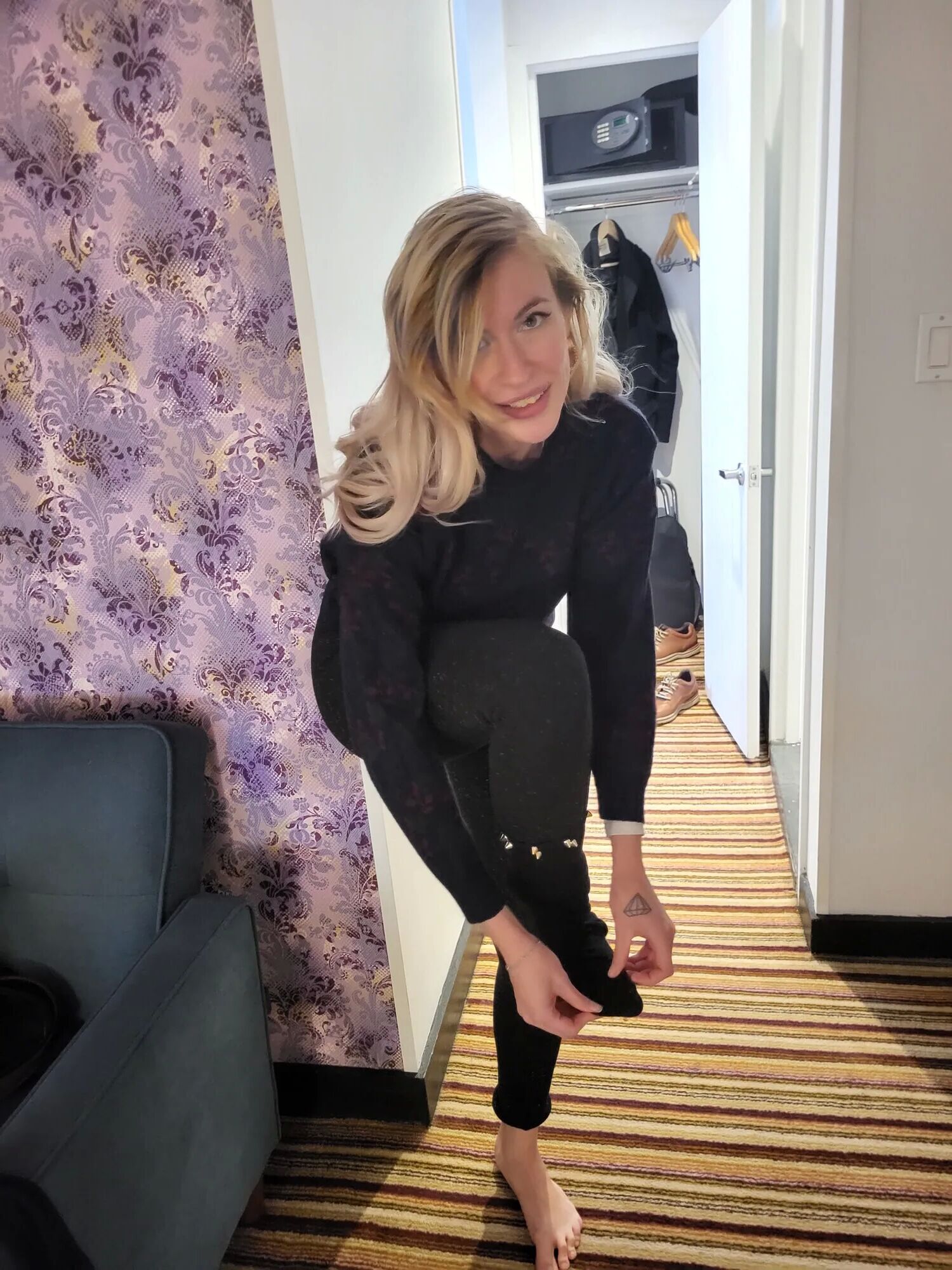 Beautiful blonde Phoenixx - 5 Pics