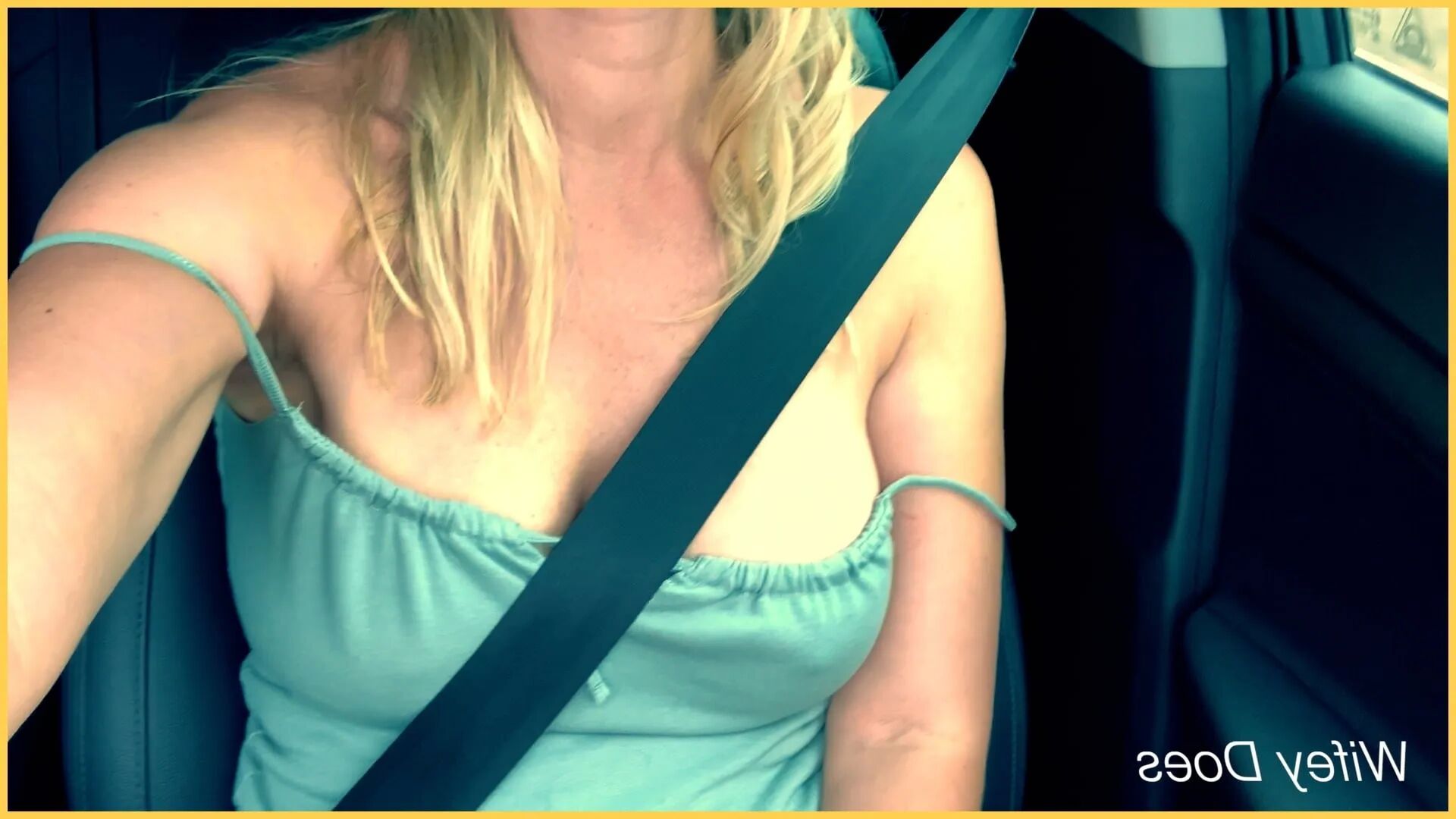Wifey gets her tits bounced in the car - 11 Pics