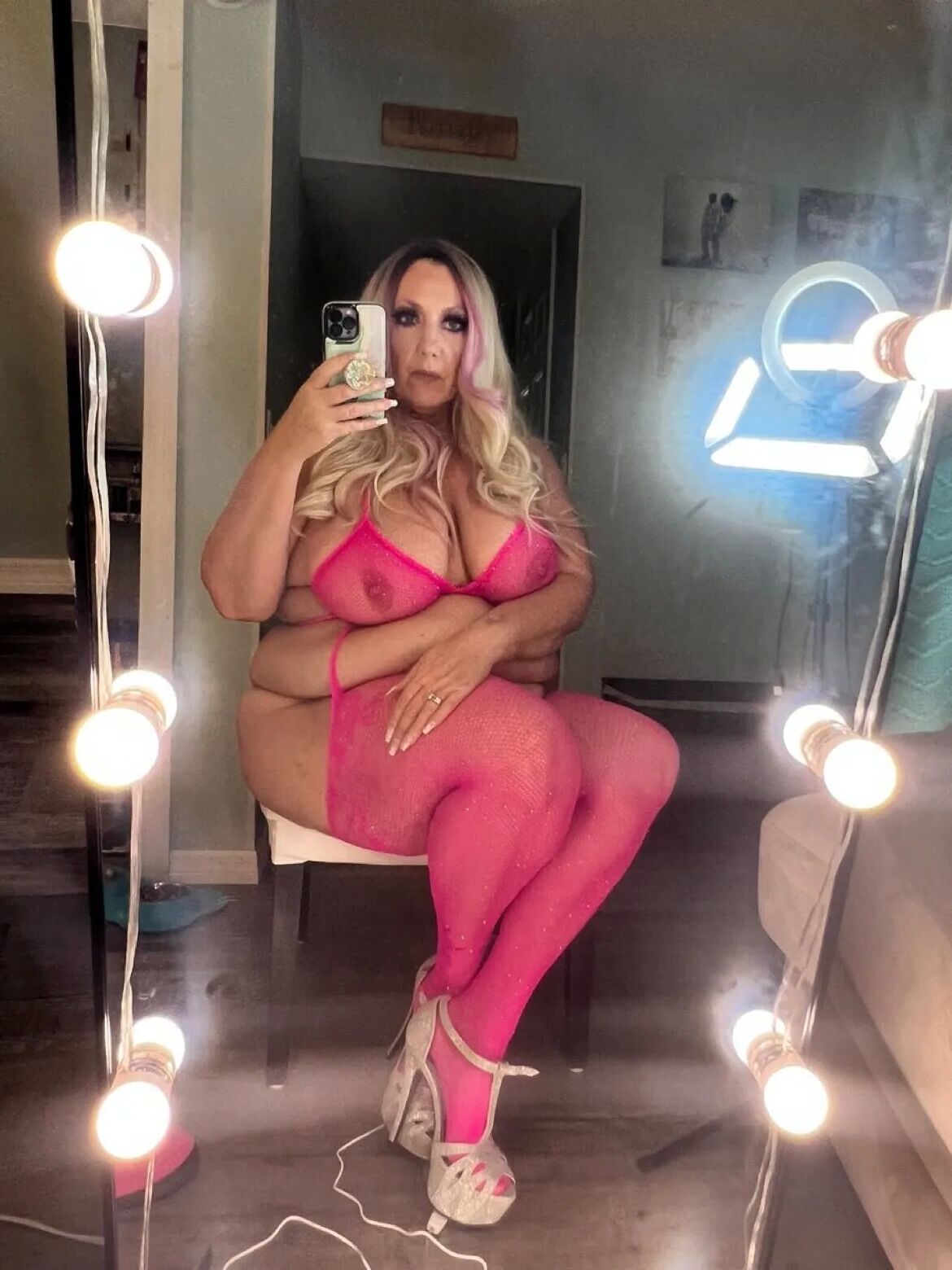 Pink Gallery - 10 Pics