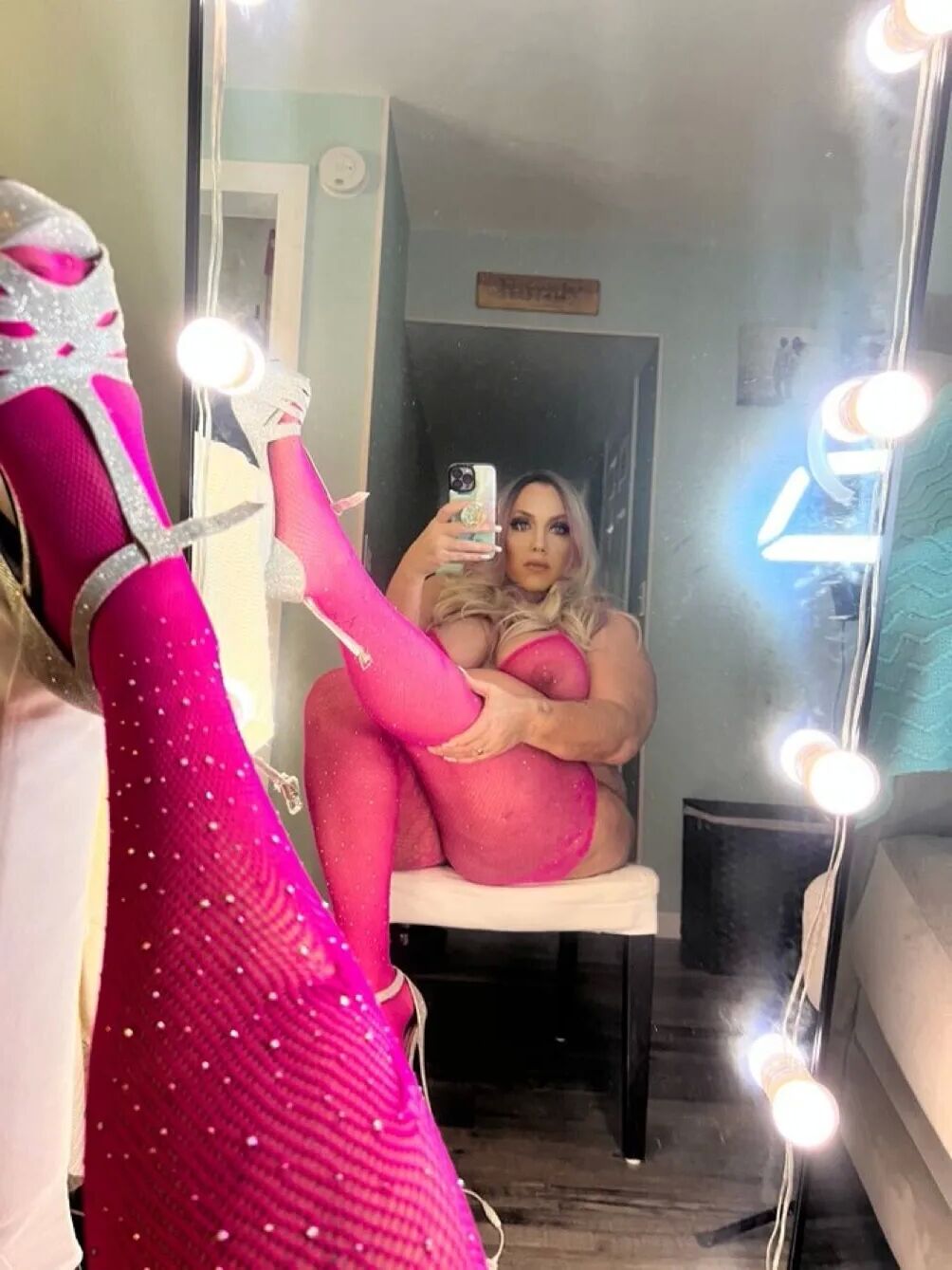 Pink Gallery - 10 Pics
