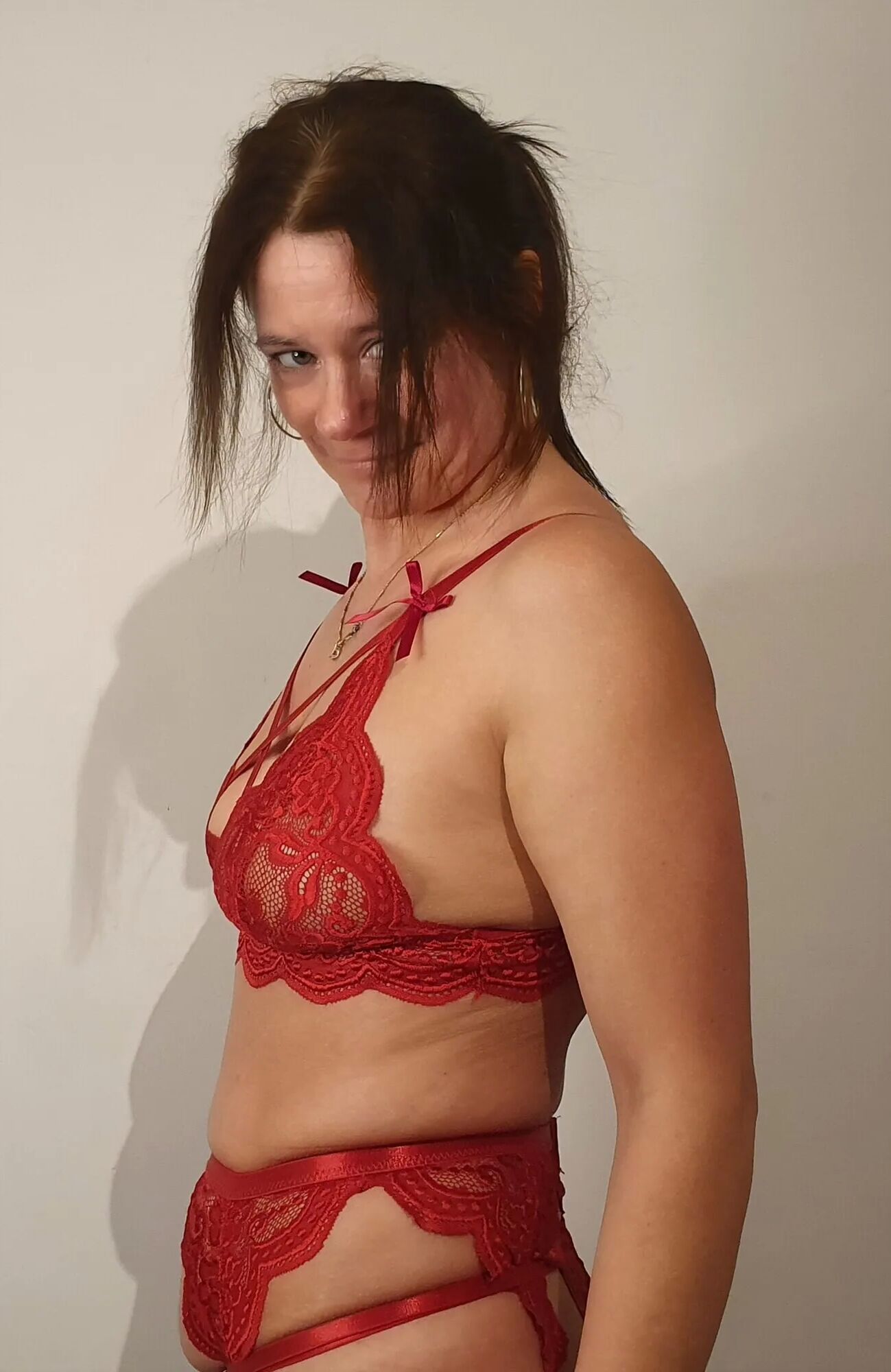 Lady in red lingerie part two - 10 Pics