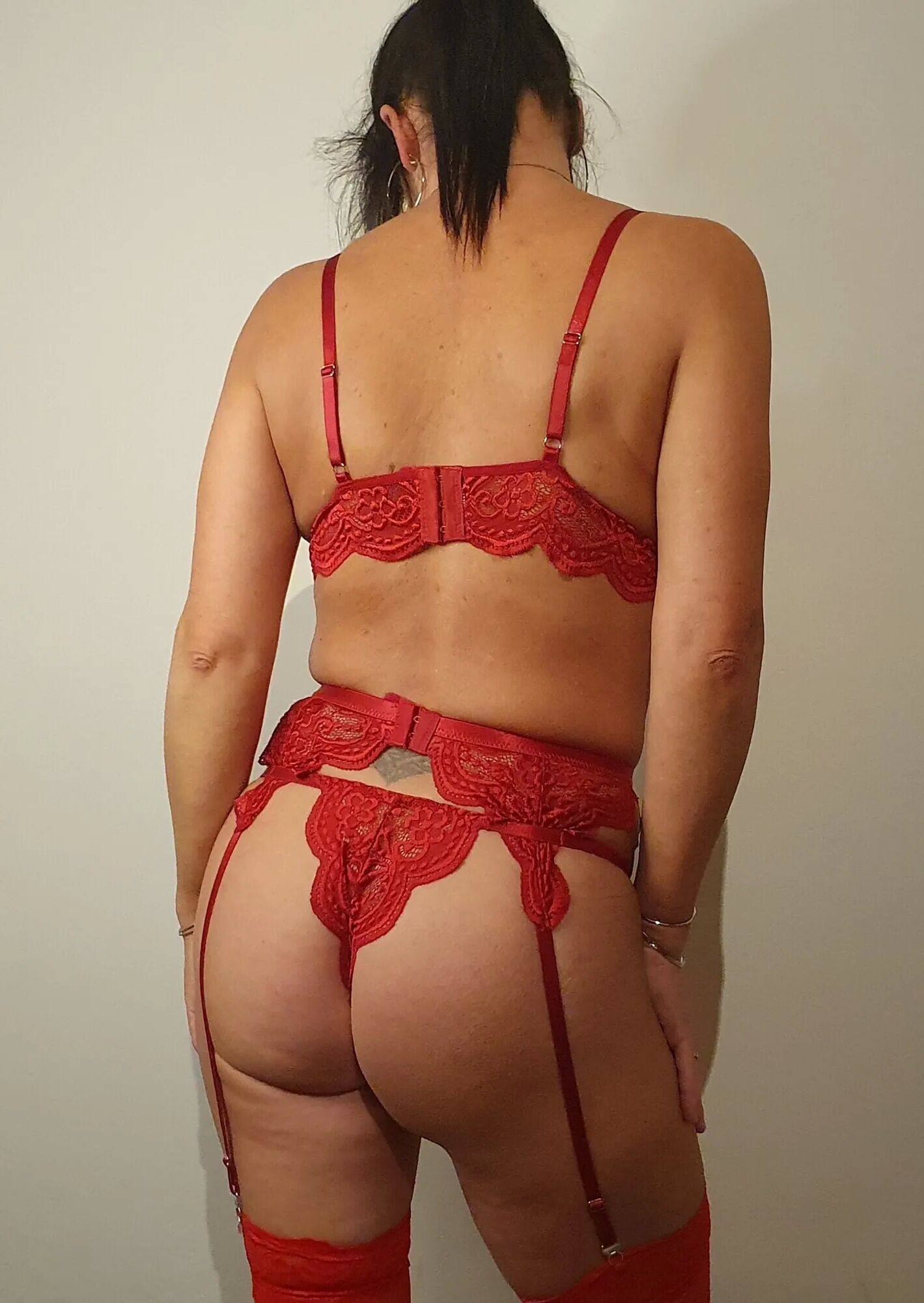 Lady in red lingerie part two - 10 Pics