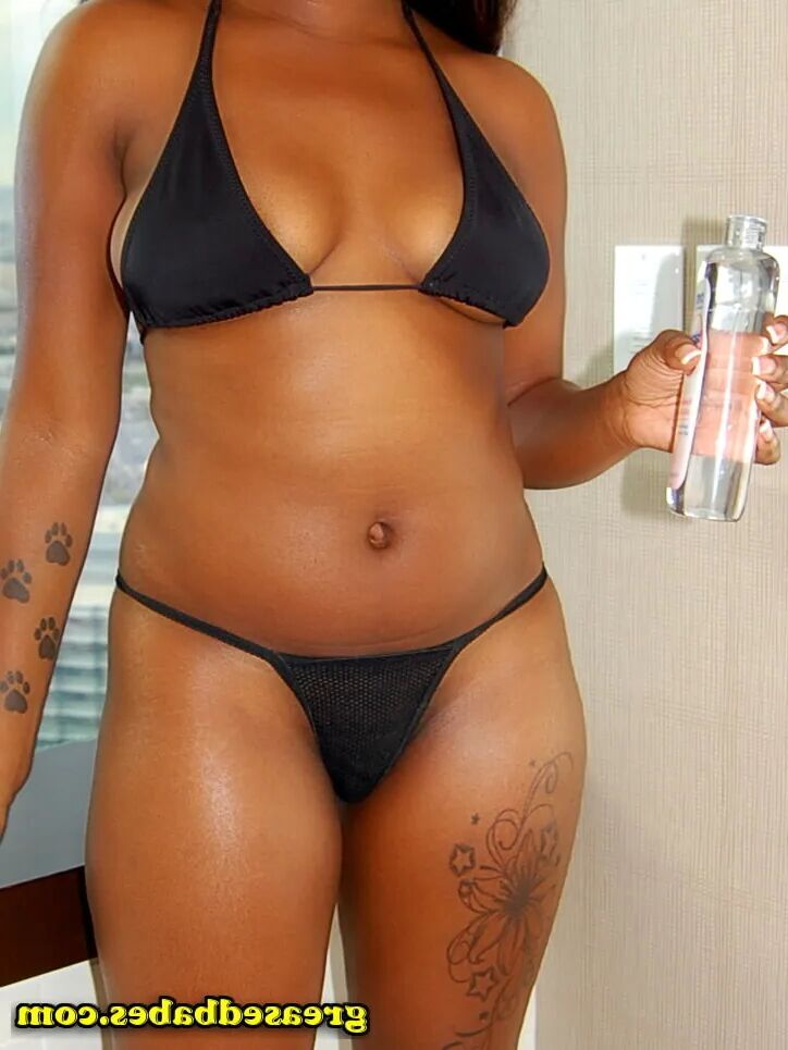 Ebony Amateur in Bikini Oils Her Big Black Bubble Butt - 14 Pics