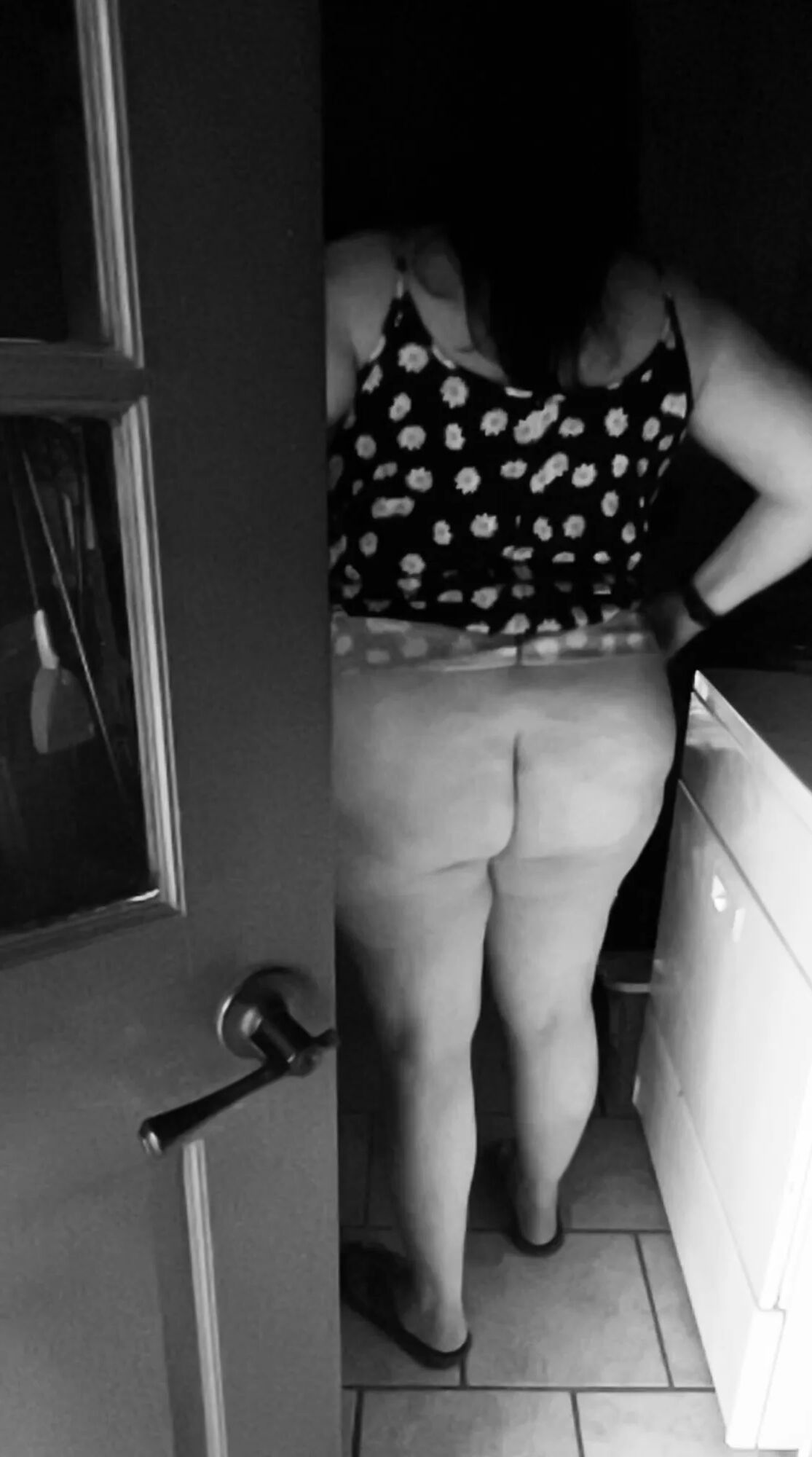 Pantyless Wife Sundress Flash - 10 Pics