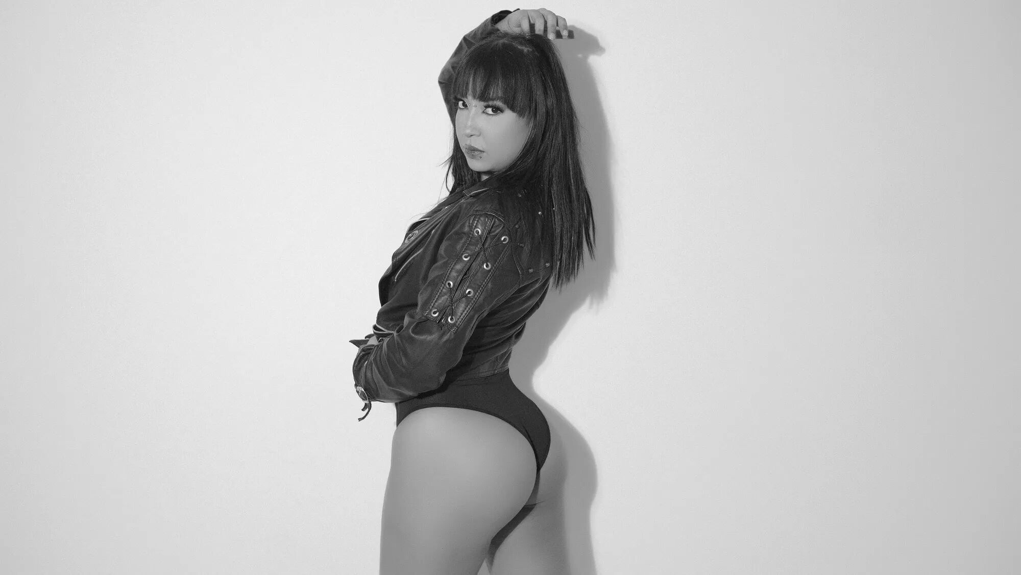 Black and white - 6 Pics