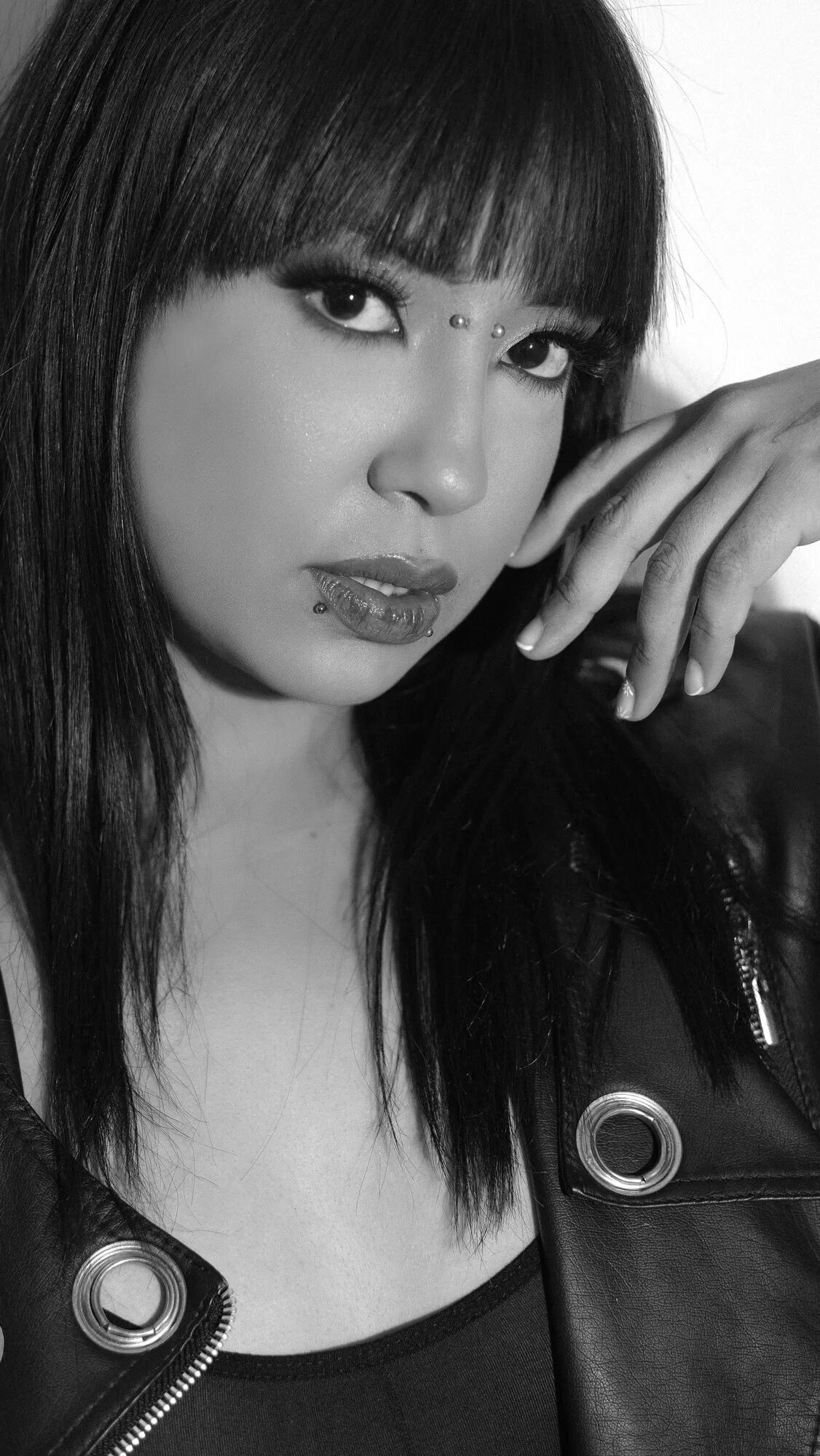 Black and white - 6 Pics