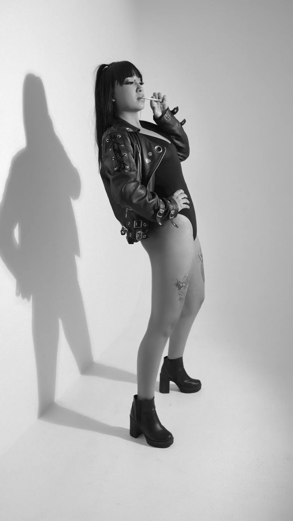 Black and white - 6 Pics