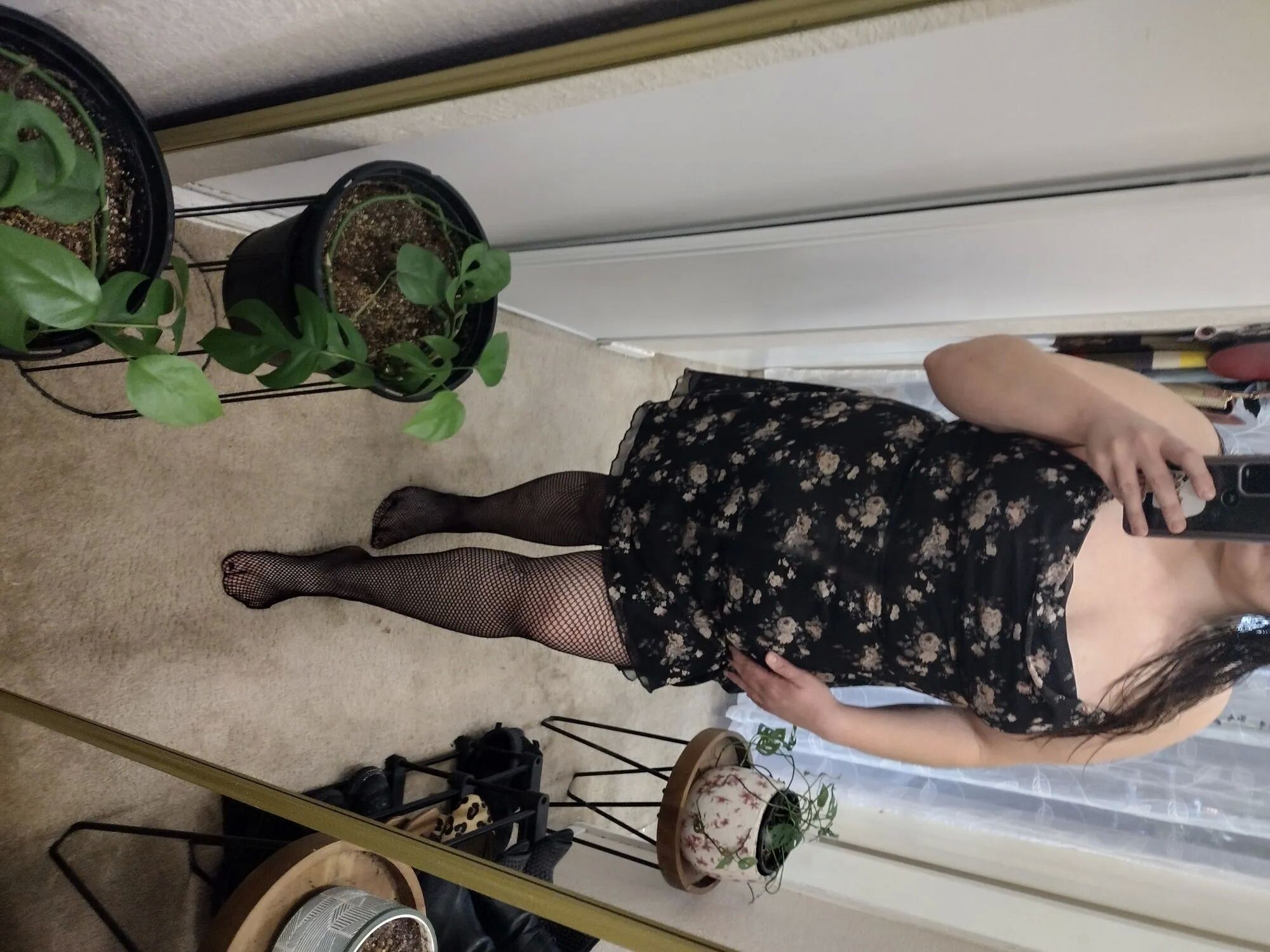 Fishnets and a black dress - 7 Pics