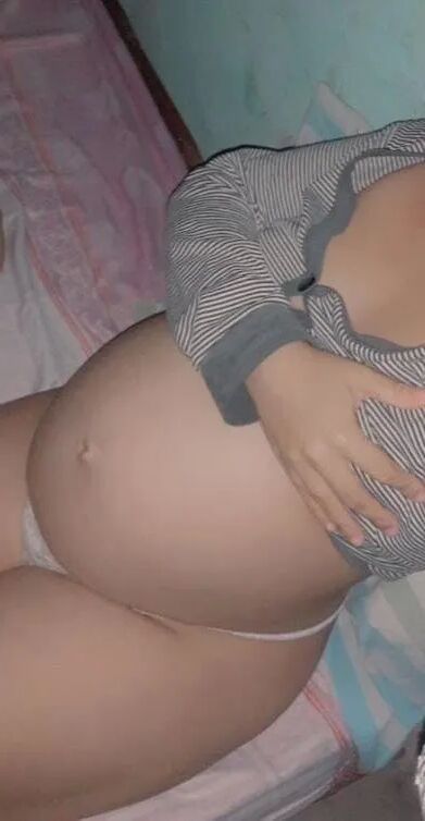 MY PREGNANT GIRLFRIEND - 11 Pics