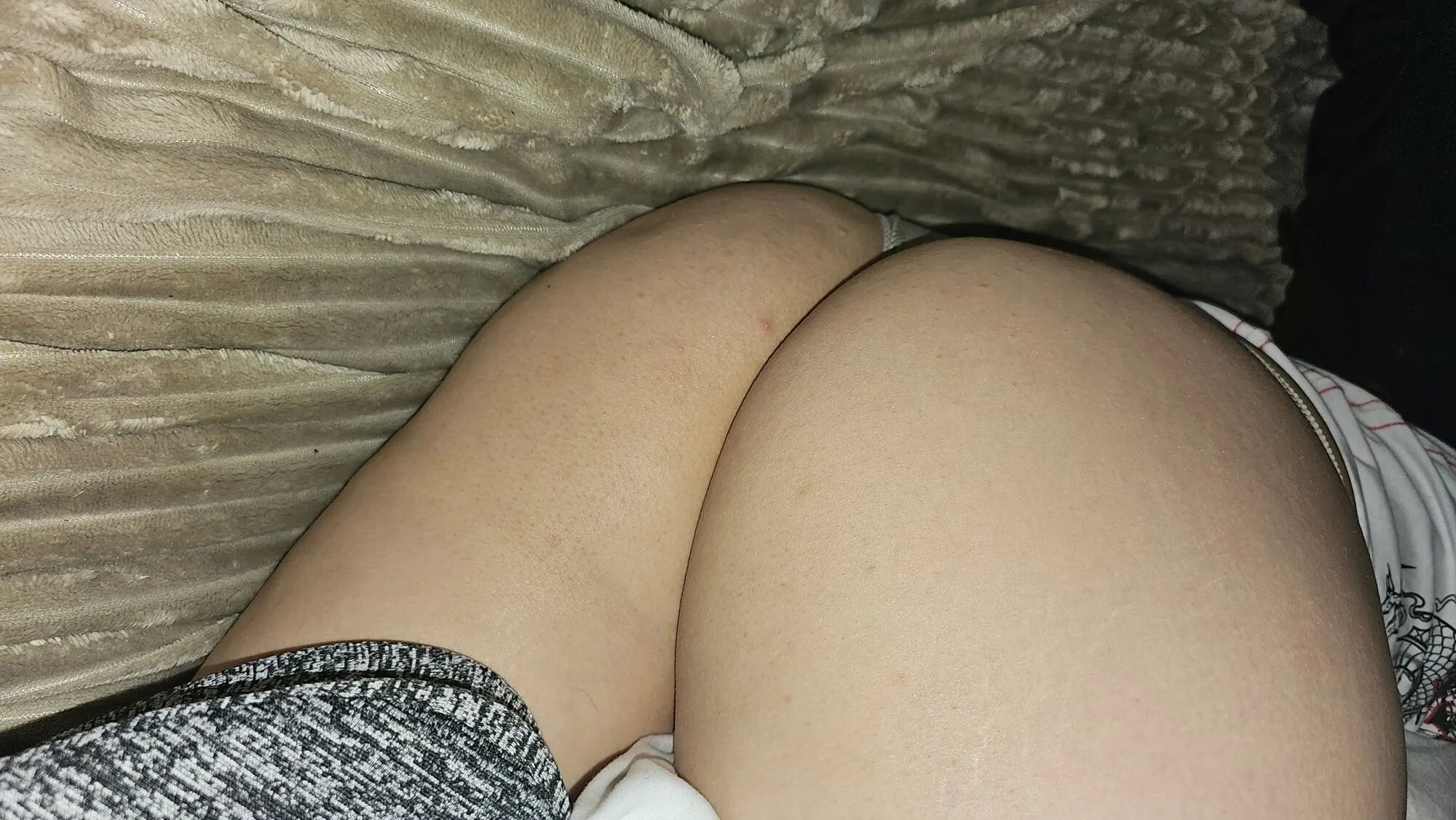 Small tits big ass - 6 Pics