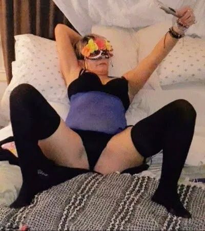 Love posing - 9 Pics