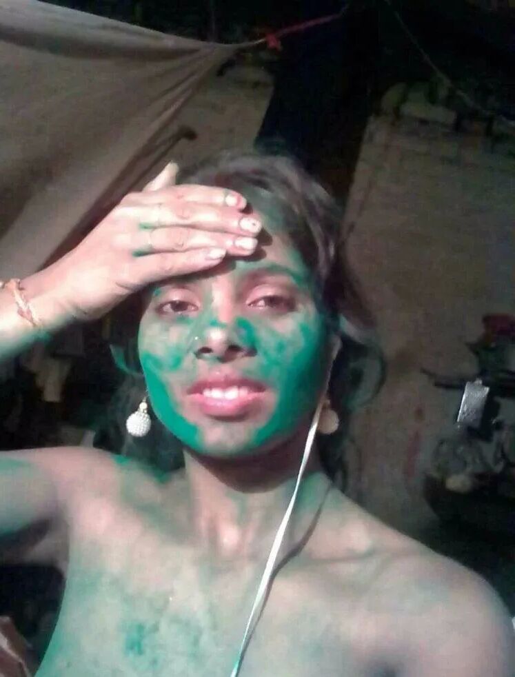 Holi photo my sexi wife - 5 Pics