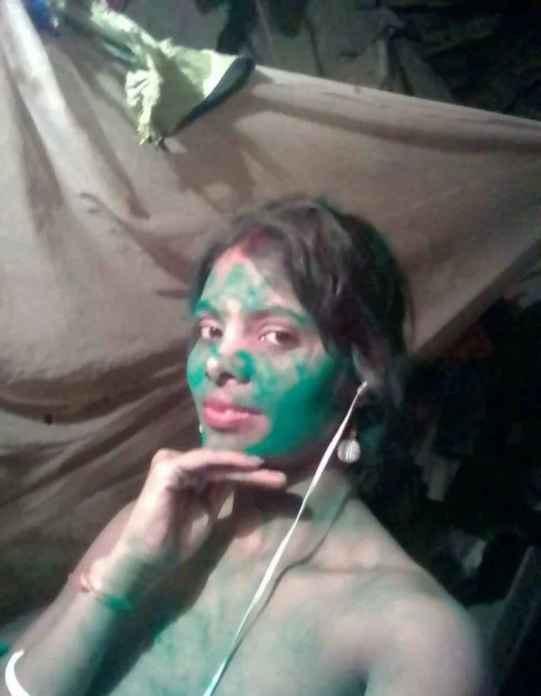 Holi photo my sexi wife - 5 Pics