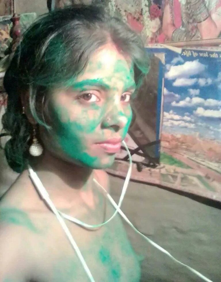 Holi photo my sexi wife - 5 Pics