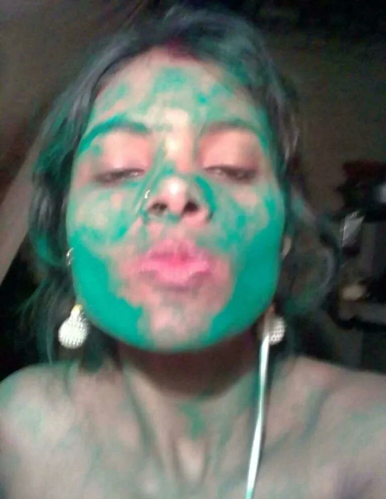 Holi photo my sexi wife - 5 Pics