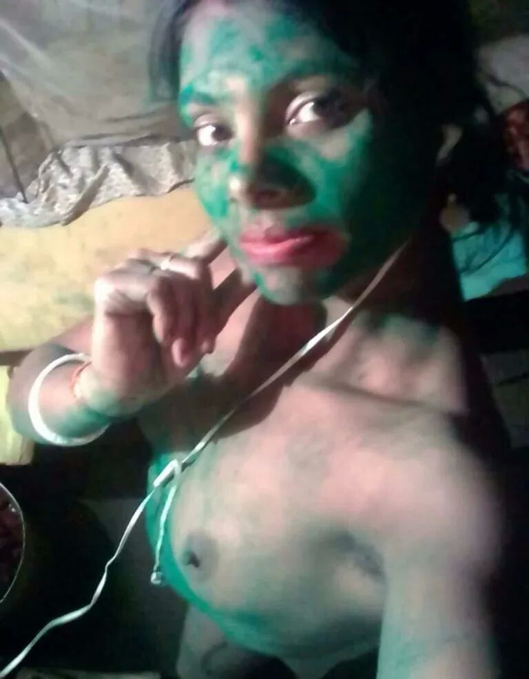 Holi photo my sexi wife - 5 Pics