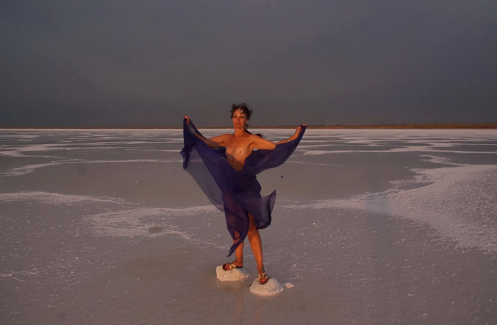 On Sunset-Light with DeepBlue Shawl on Salt- Lake - 39 Pics