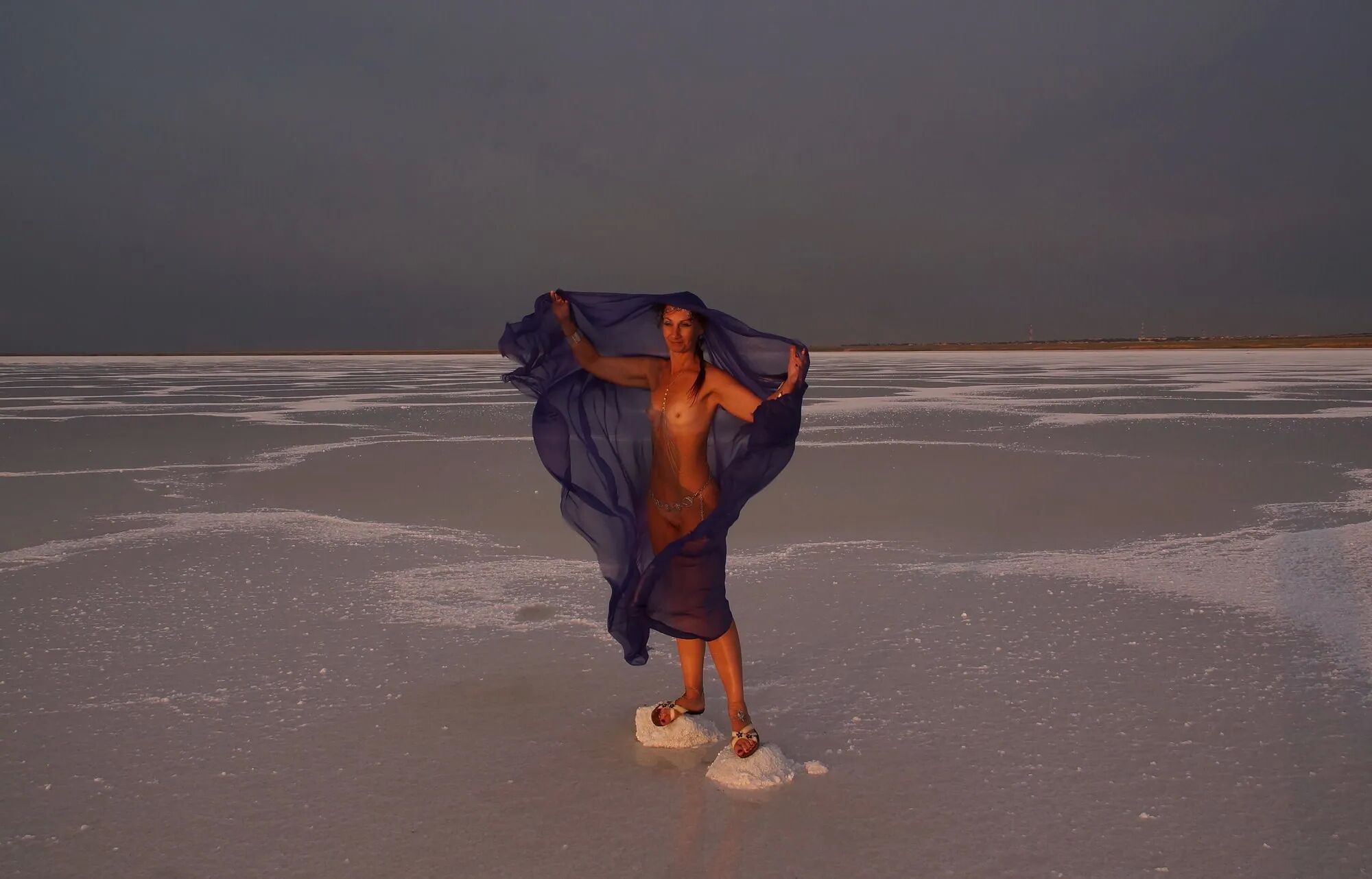 On Sunset-Light with DeepBlue Shawl on Salt- Lake - 39 Pics