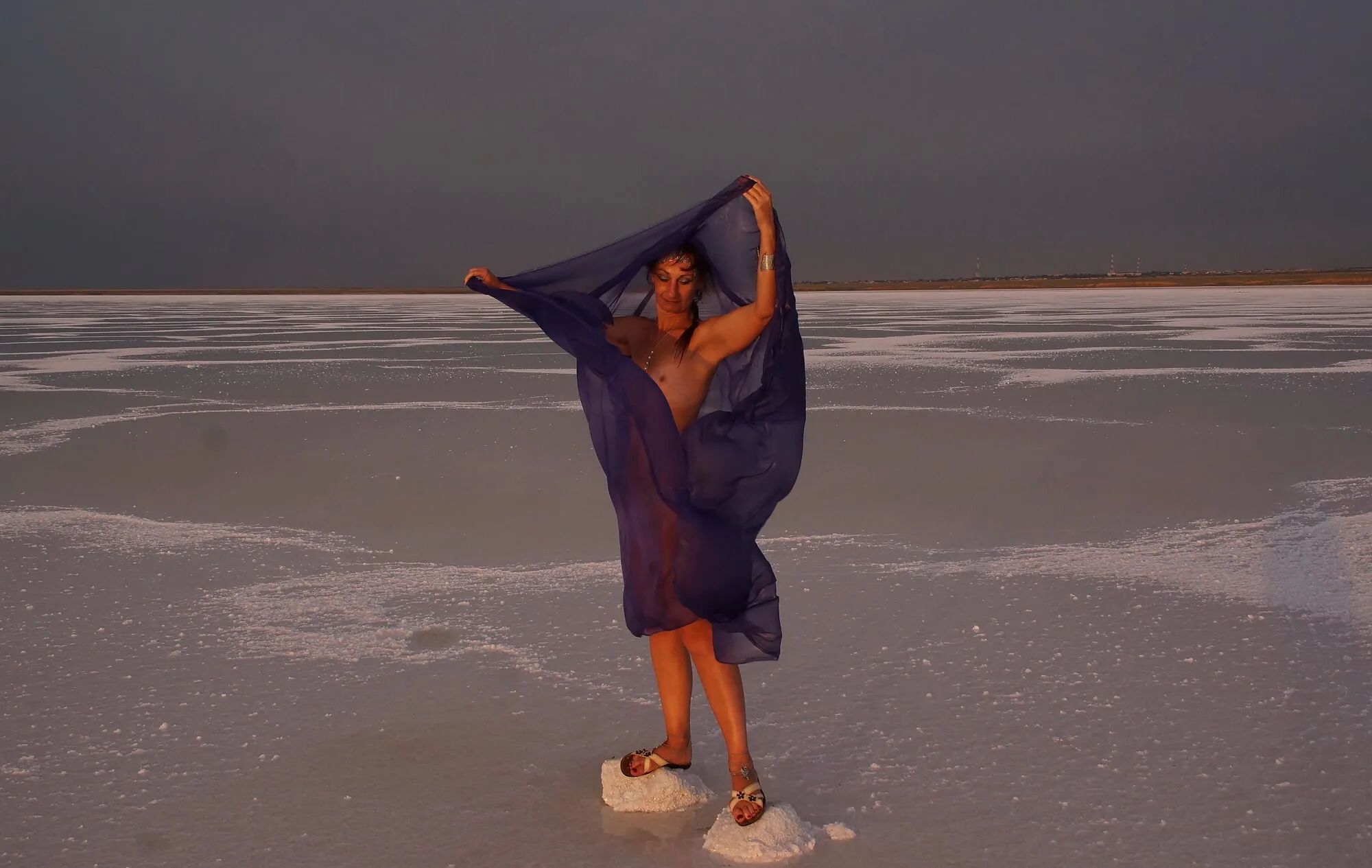 On Sunset-Light with DeepBlue Shawl on Salt- Lake - 39 Pics