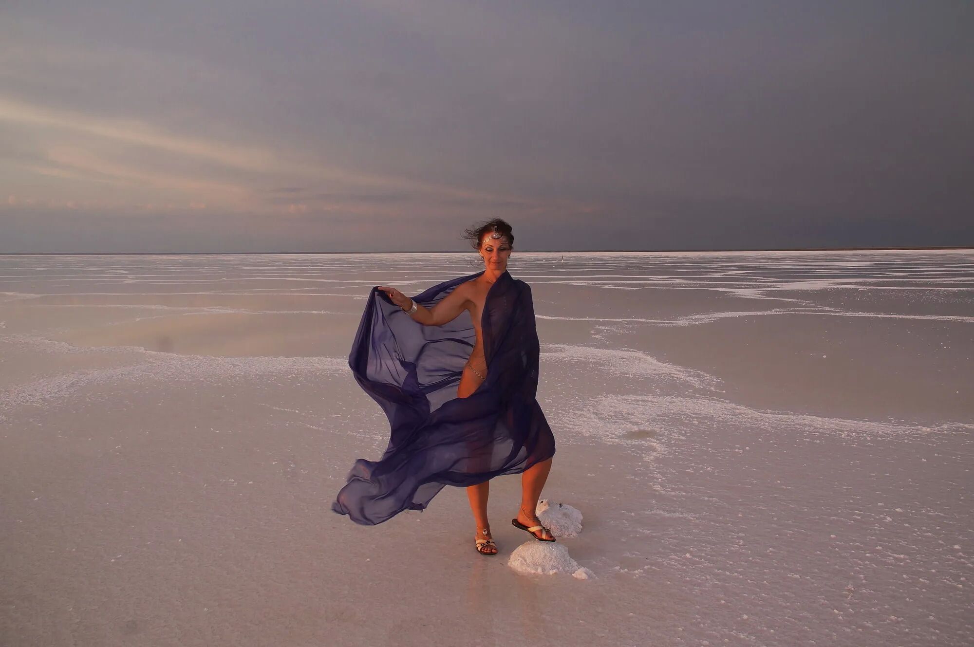On Sunset-Light with DeepBlue Shawl on Salt- Lake - 39 Pics
