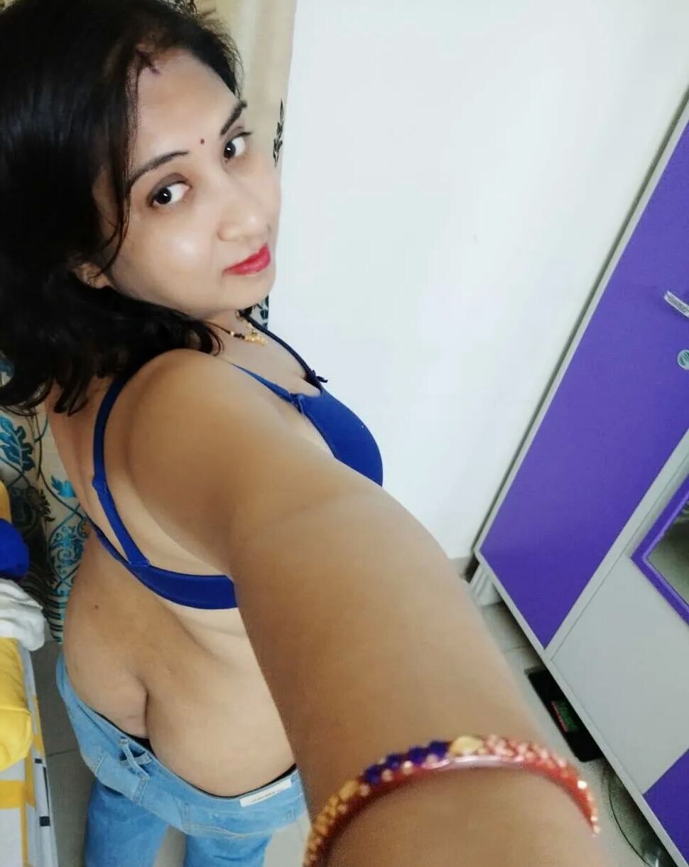 Desi bhabhi shweta - 29 Pics