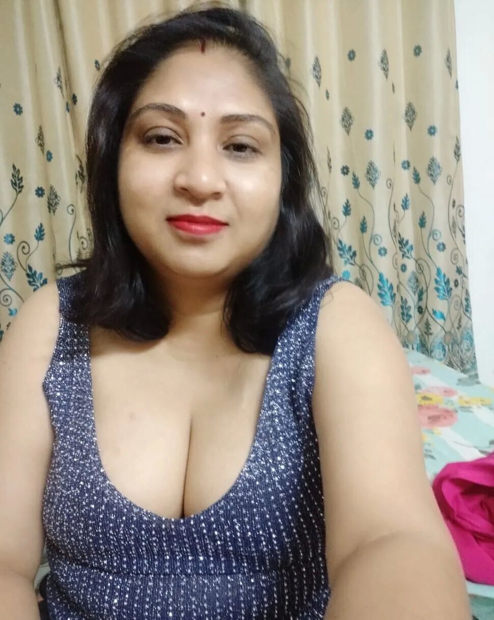 Desi bhabhi shweta - 29 Pics