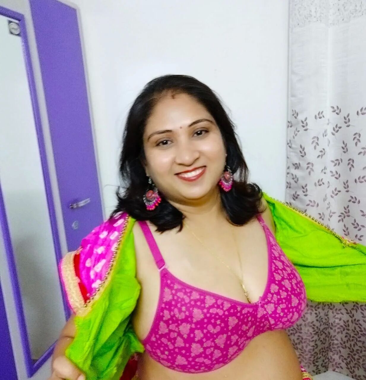 Desi bhabhi shweta - 29 Pics