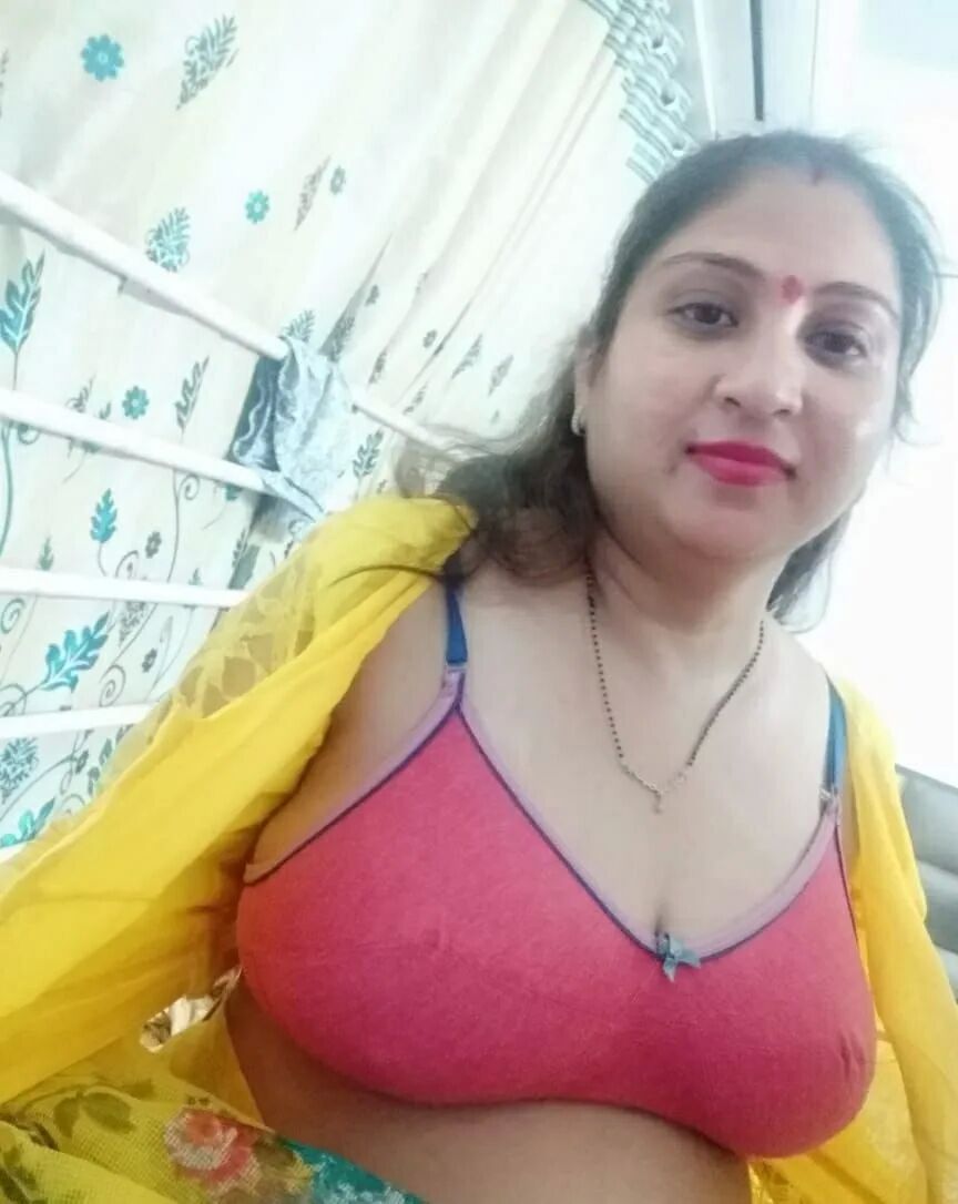Desi bhabhi shweta - 29 Pics